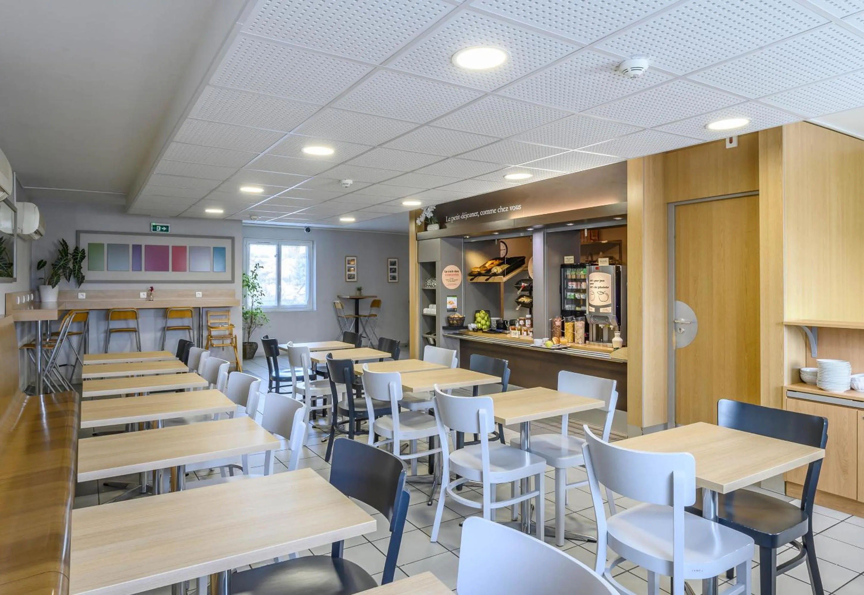 Restaurant/places to eat in B&B HOTEL Orange