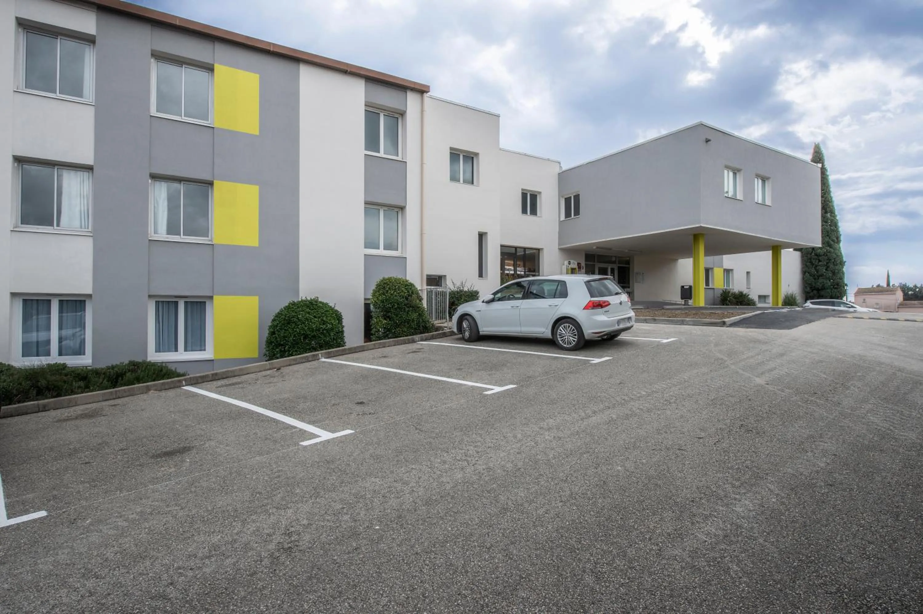 Facade/entrance in B&B HOTEL Orange