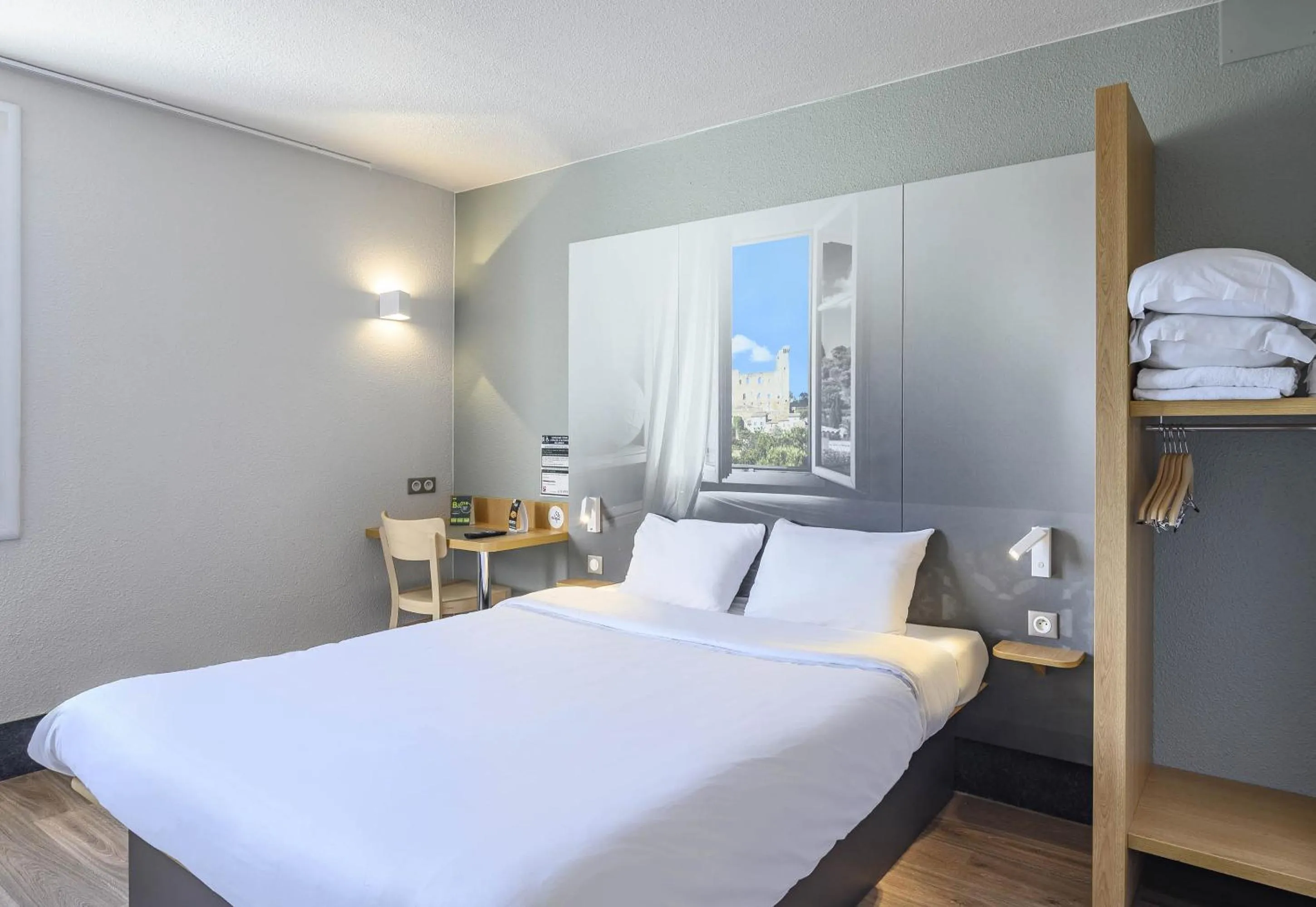 Bedroom, Bed in B&B HOTEL Orange