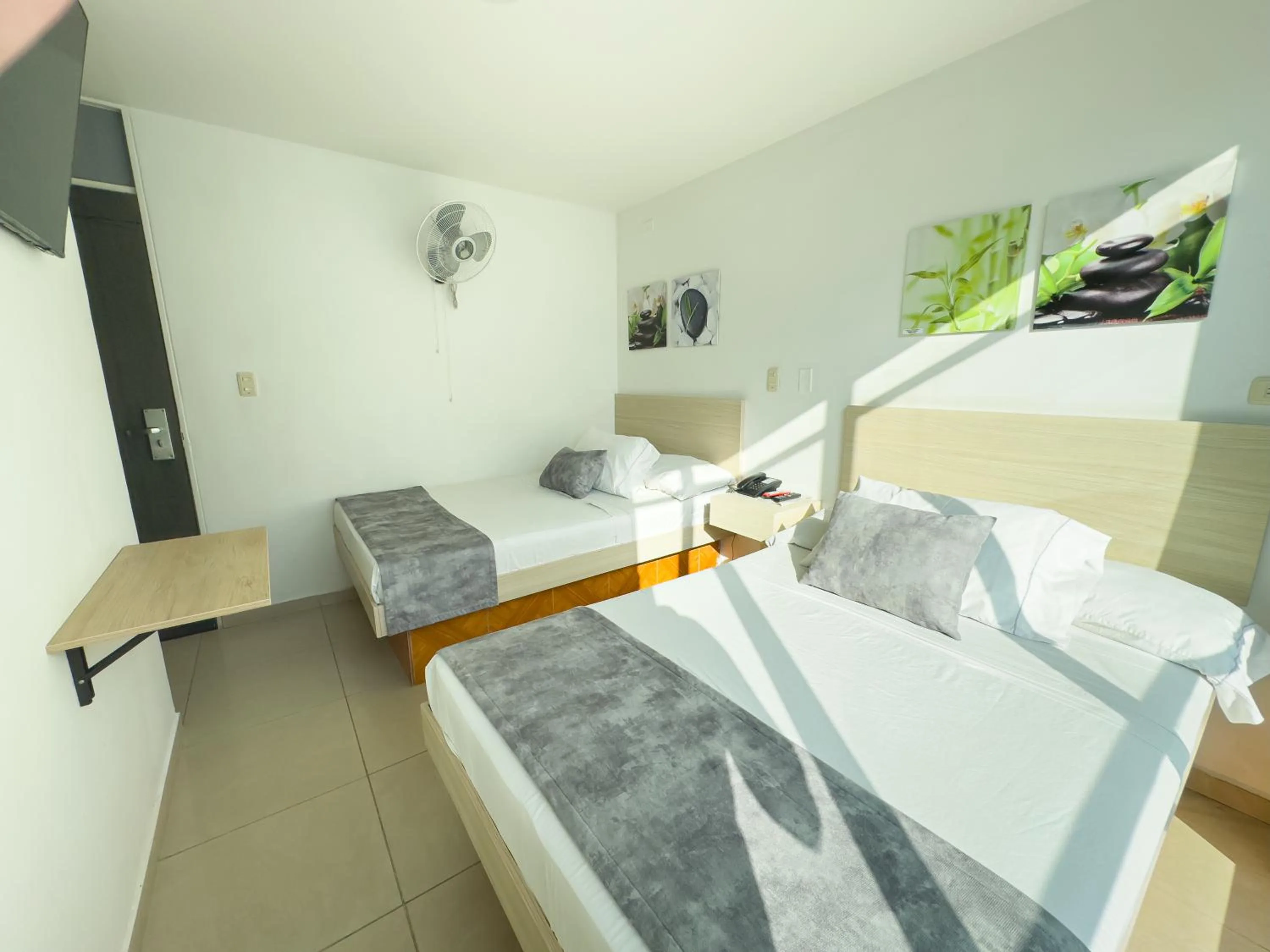 Bed in Hotel Alcaravan Medellín