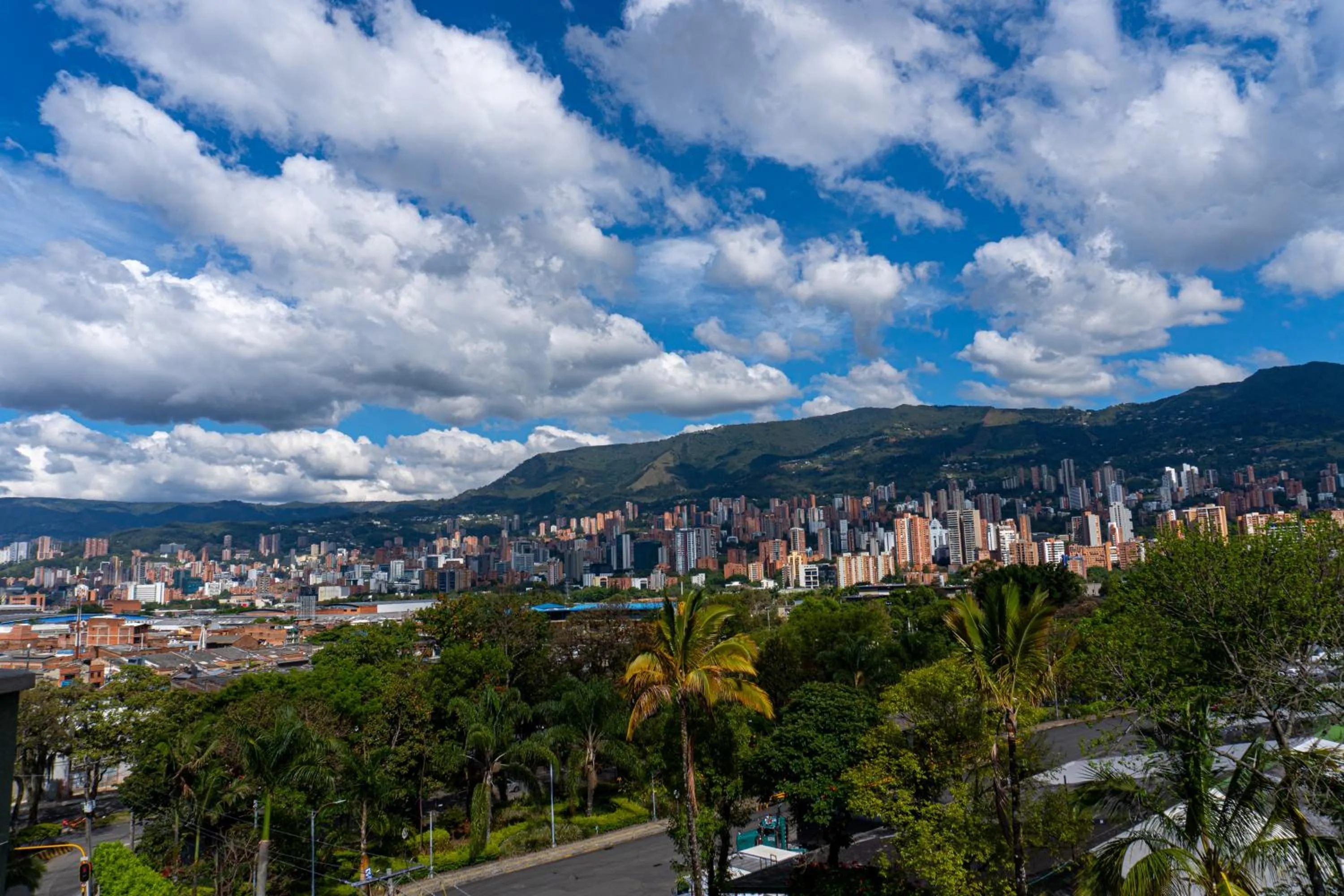 City view in Hotel Alcaravan Medellín