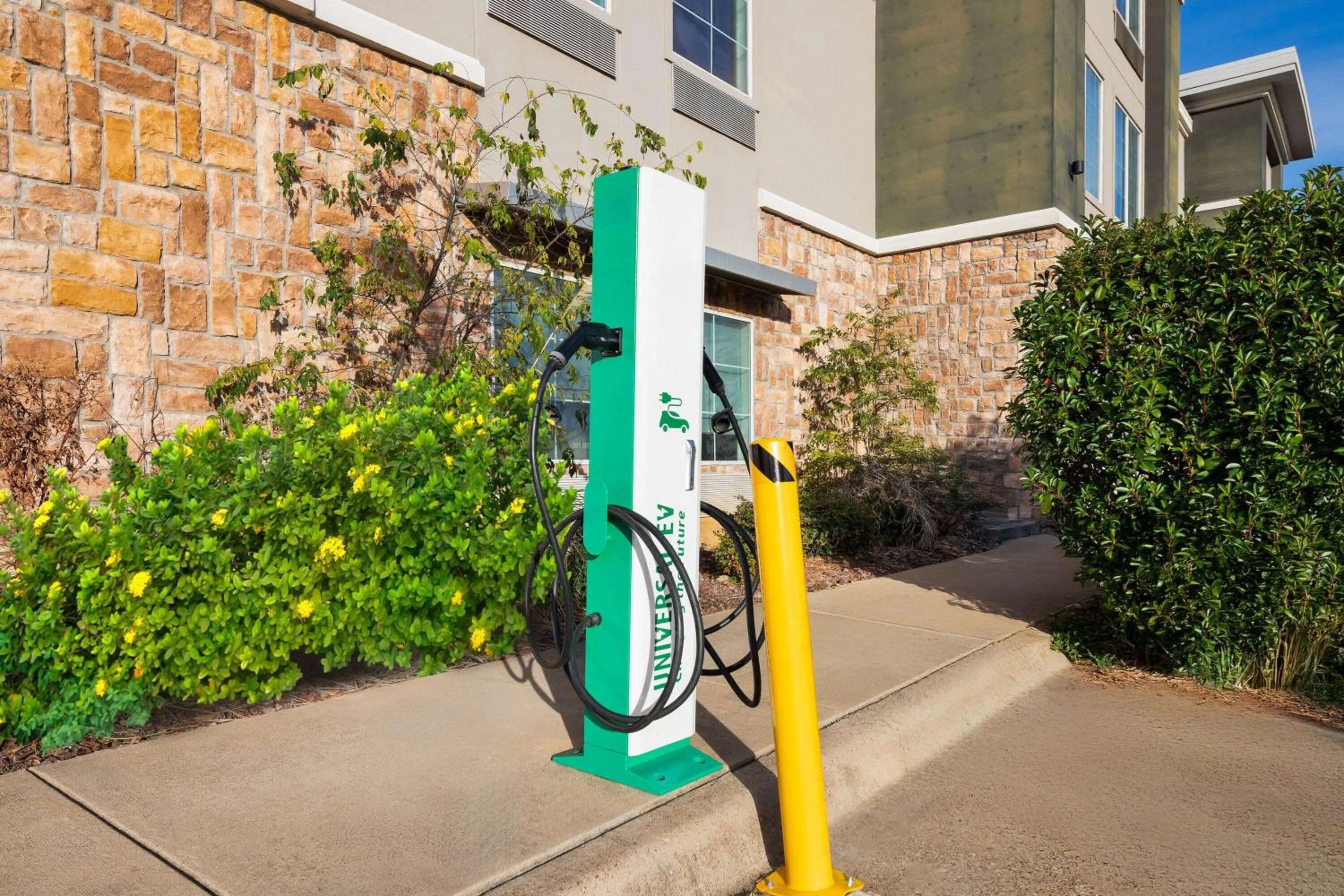 Property building in La Quinta by Wyndham Ft. Worth - Forest Hill, TX