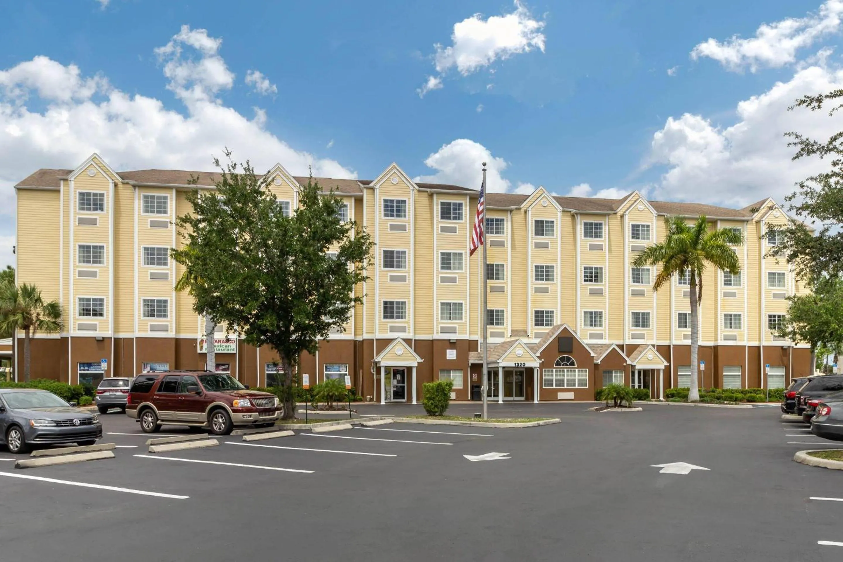 Property building in Quality Inn & Suites Lehigh Acres Fort Myers