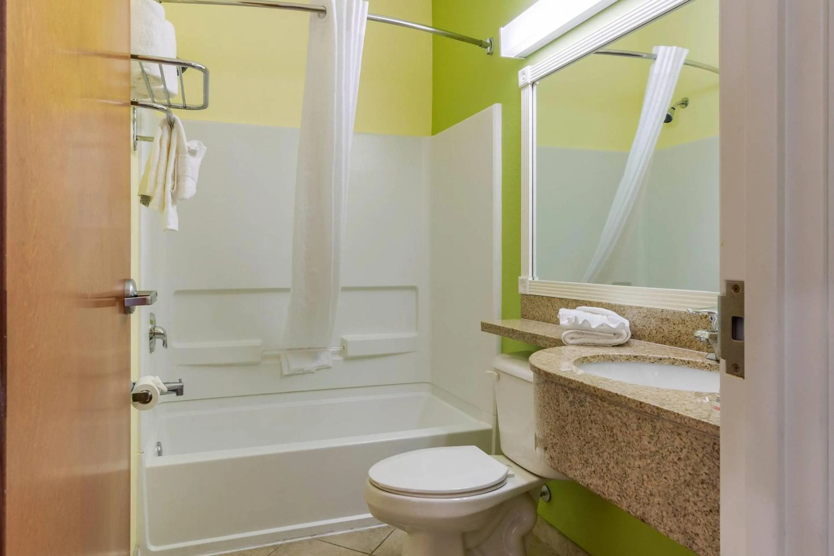 Bedroom in Quality Inn & Suites Lehigh Acres Fort Myers