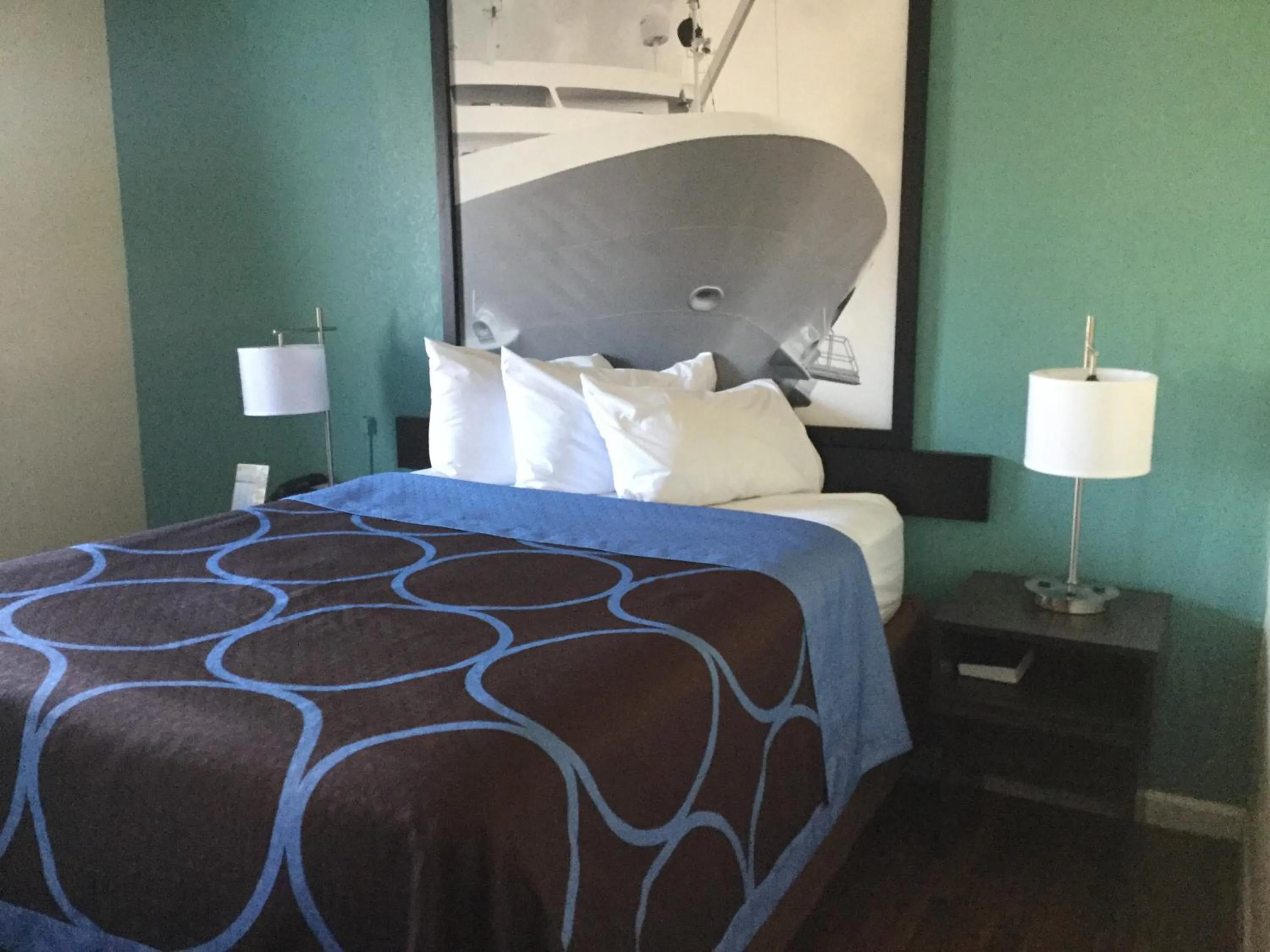 Bedroom, Bed in Super8 by Wyndham NEARBY Clearwater St Petersburg International Airport