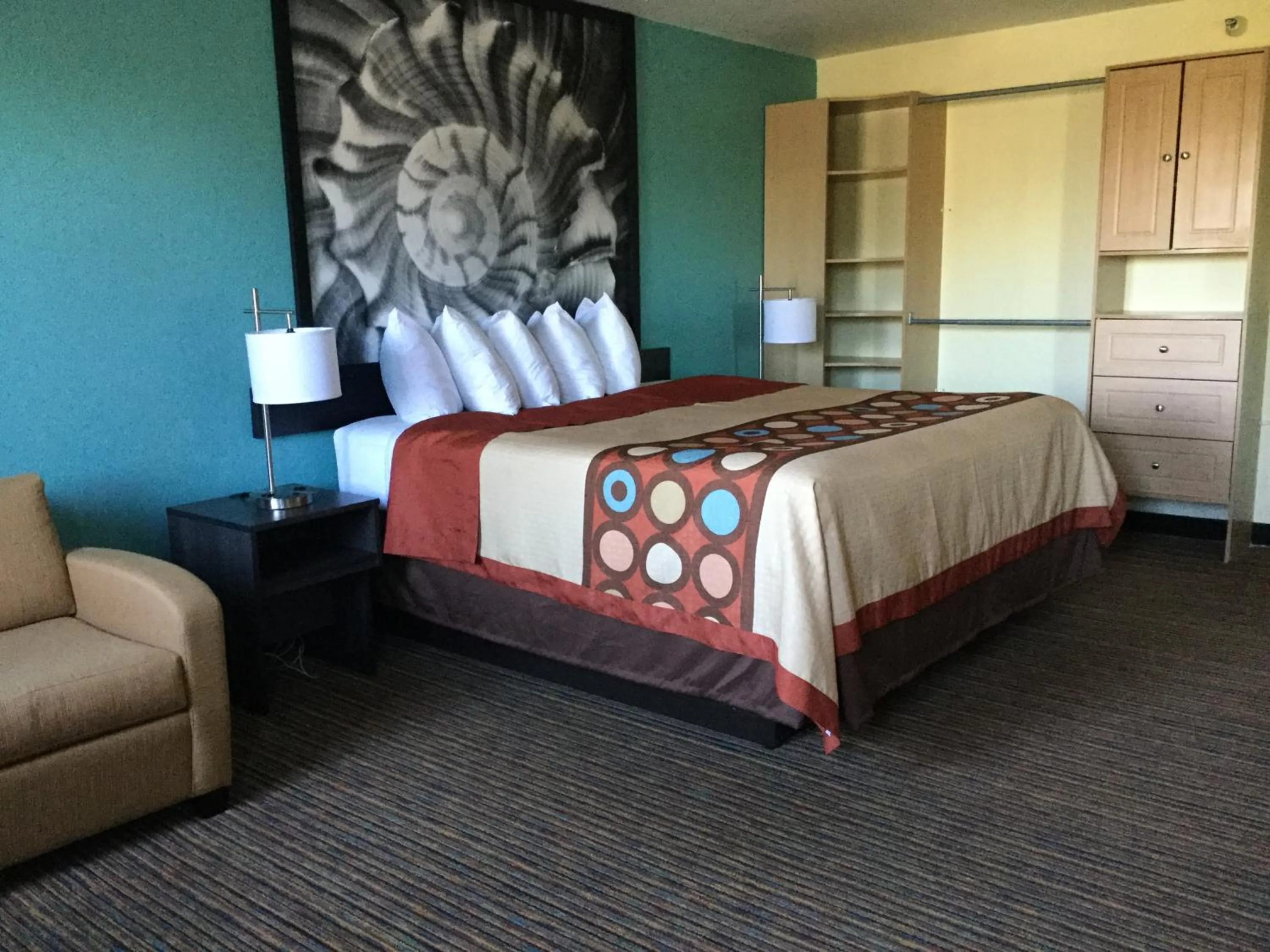 Bedroom, Bed in Super8 by Wyndham NEARBY Clearwater St Petersburg International Airport