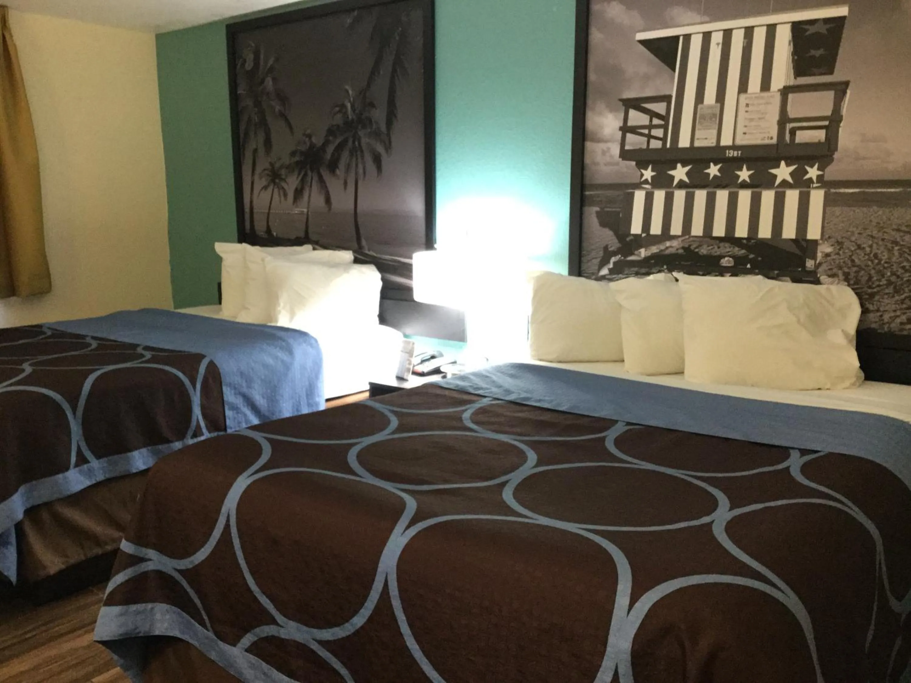 Bedroom, Bed in Super8 by Wyndham NEARBY Clearwater St Petersburg International Airport