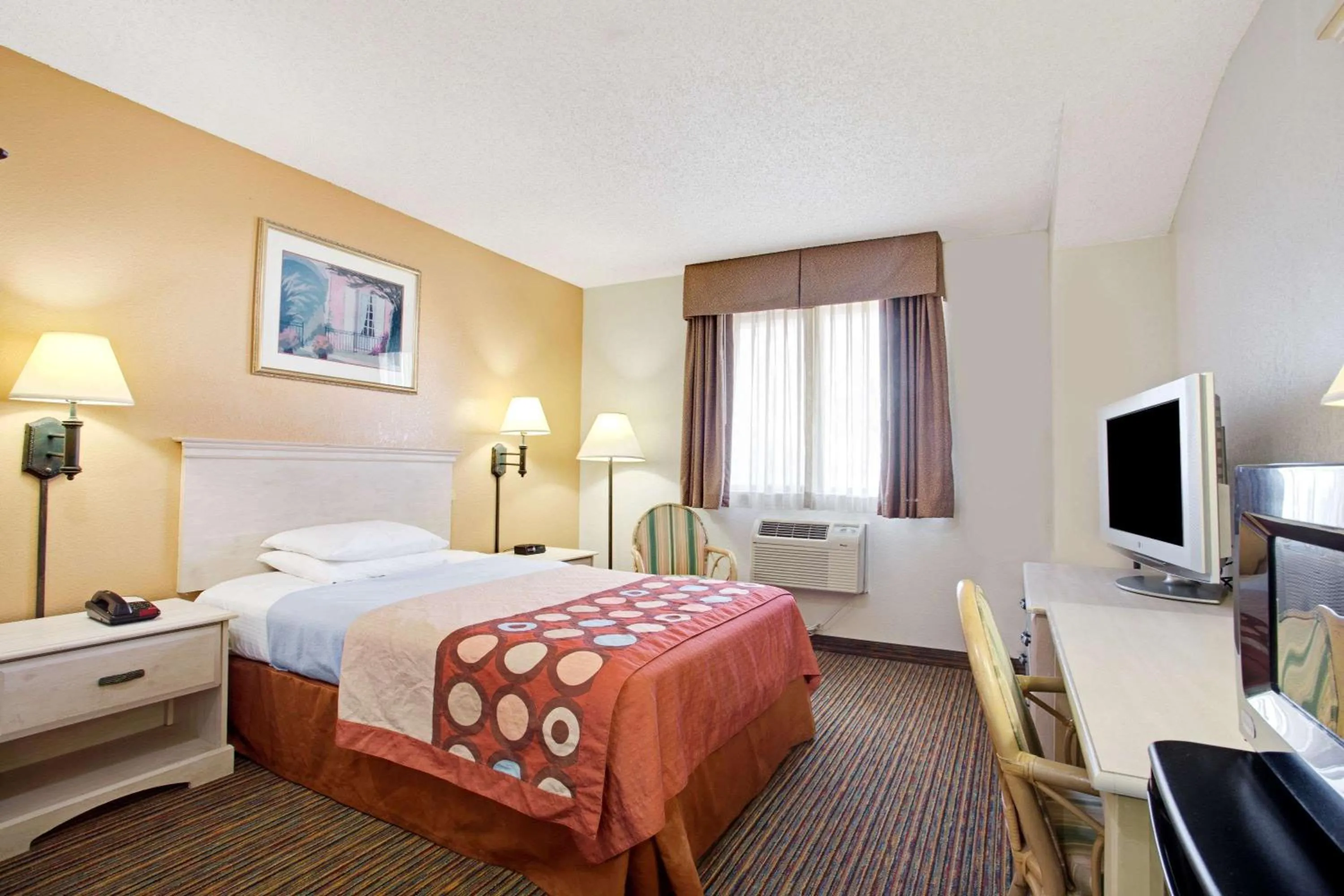 Photo of the whole room, Bed in Super8 by Wyndham NEARBY Clearwater St Petersburg International Airport