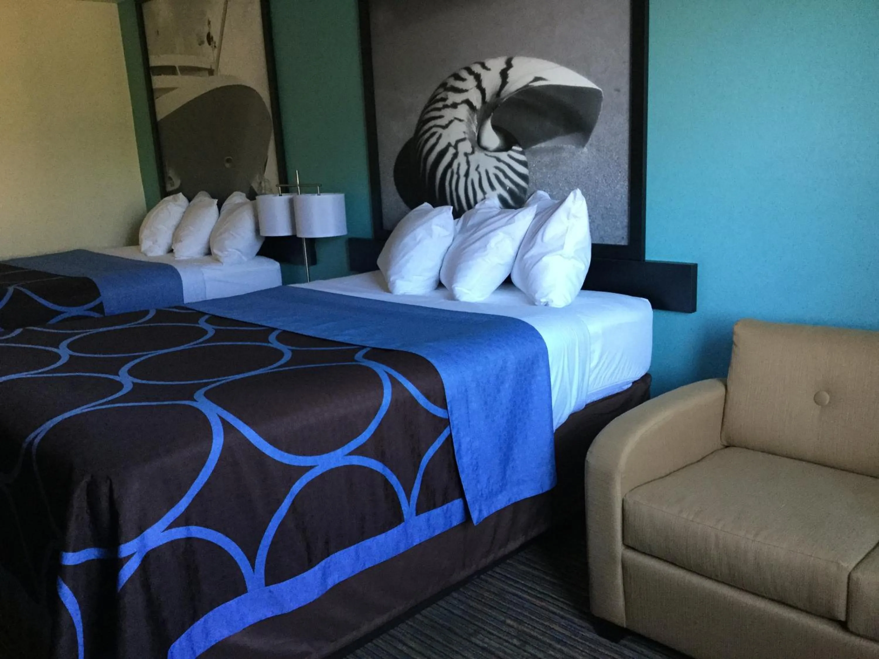 Bedroom, Bed in Super8 by Wyndham NEARBY Clearwater St Petersburg International Airport