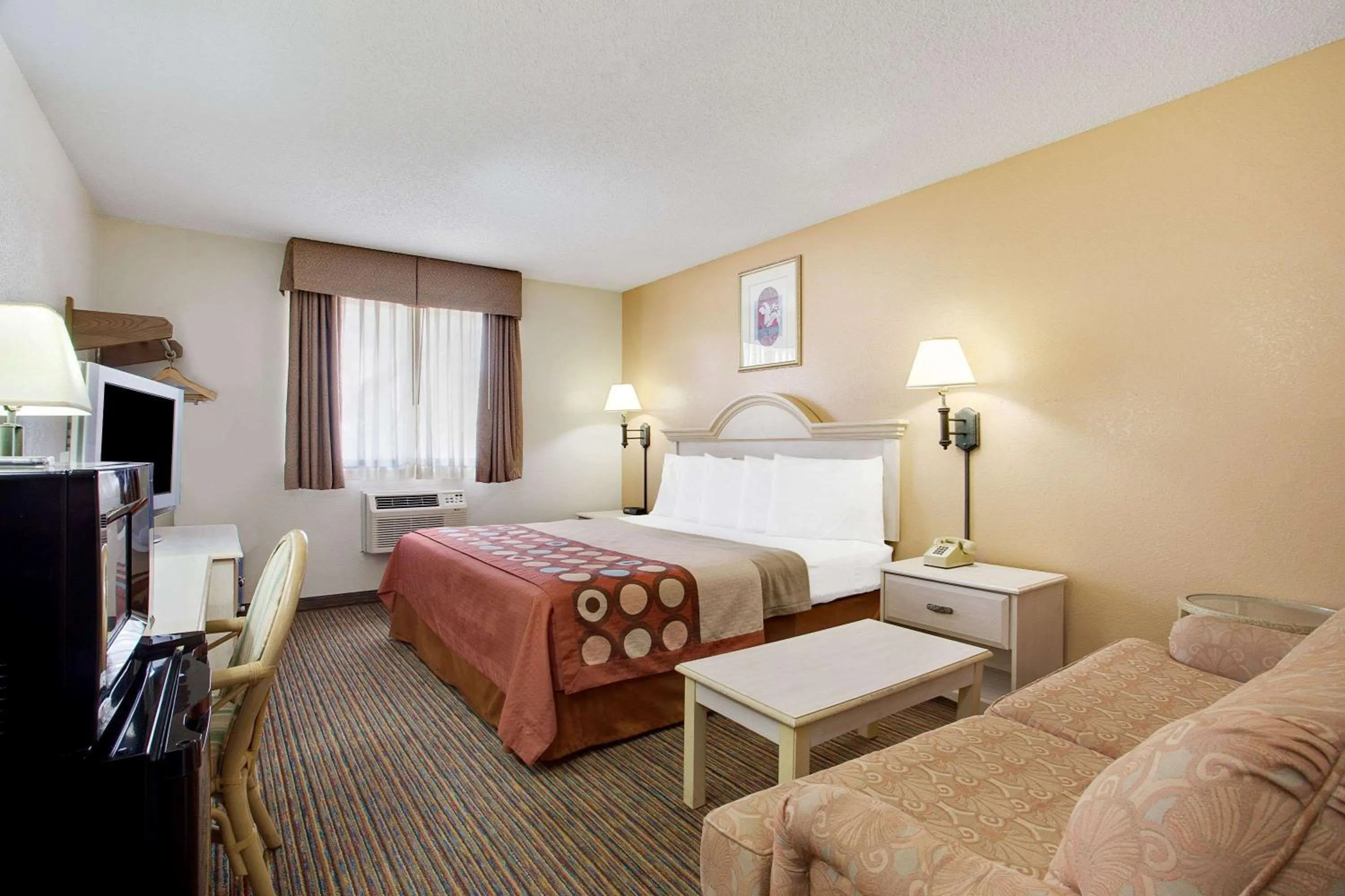 Photo of the whole room, Bed in Super8 by Wyndham NEARBY Clearwater St Petersburg International Airport