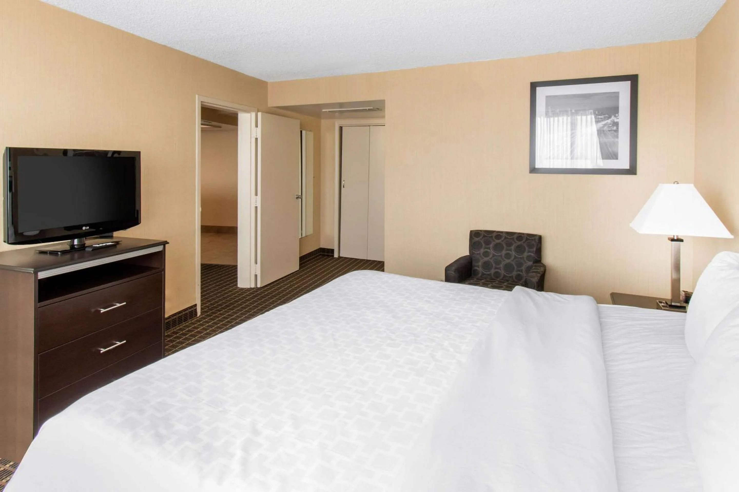 Photo of the whole room, TV/Entertainment Center in Clarion Hotel Denver Central