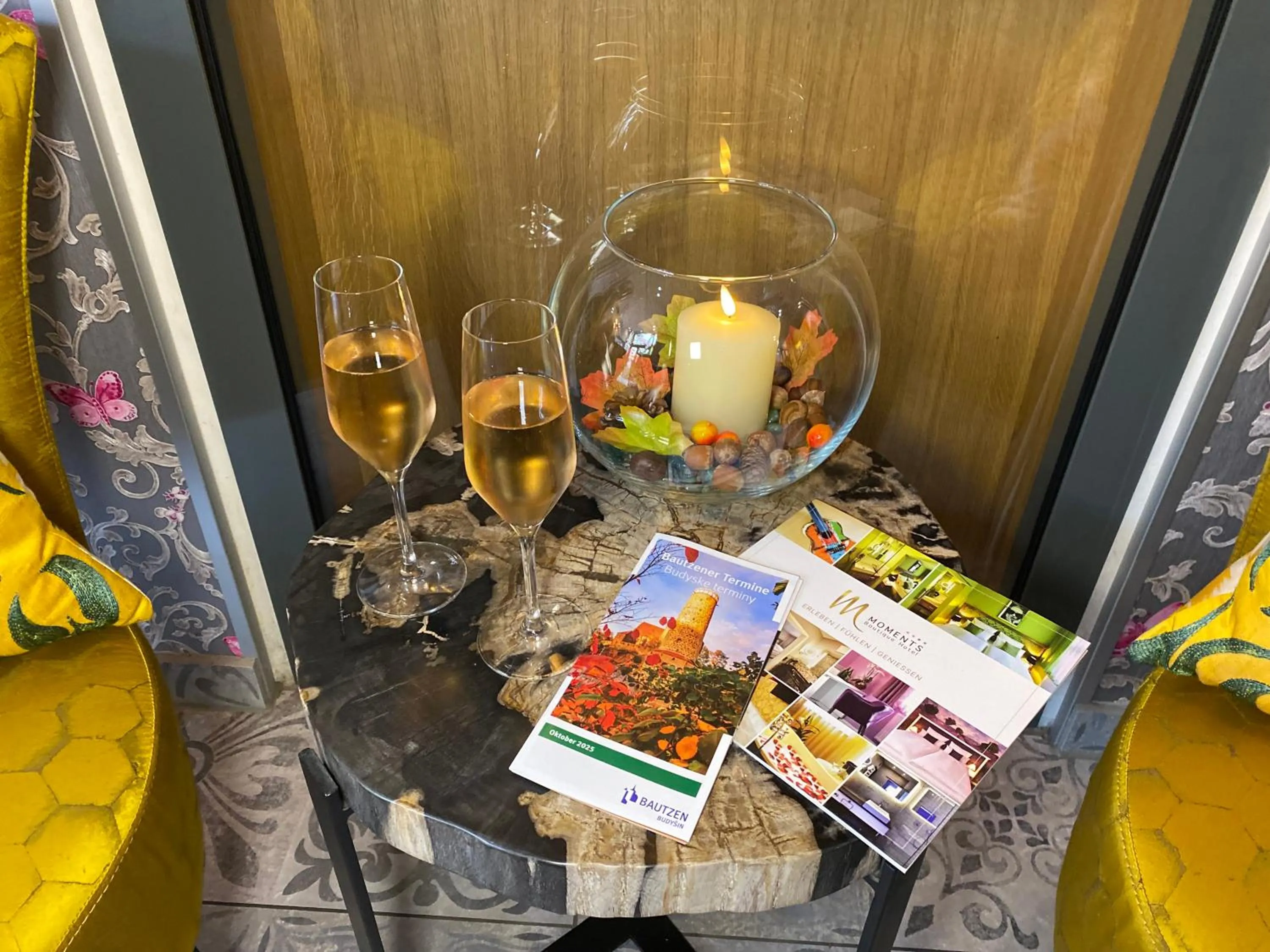 Lobby or reception in MOMENTS Boutique Hotel