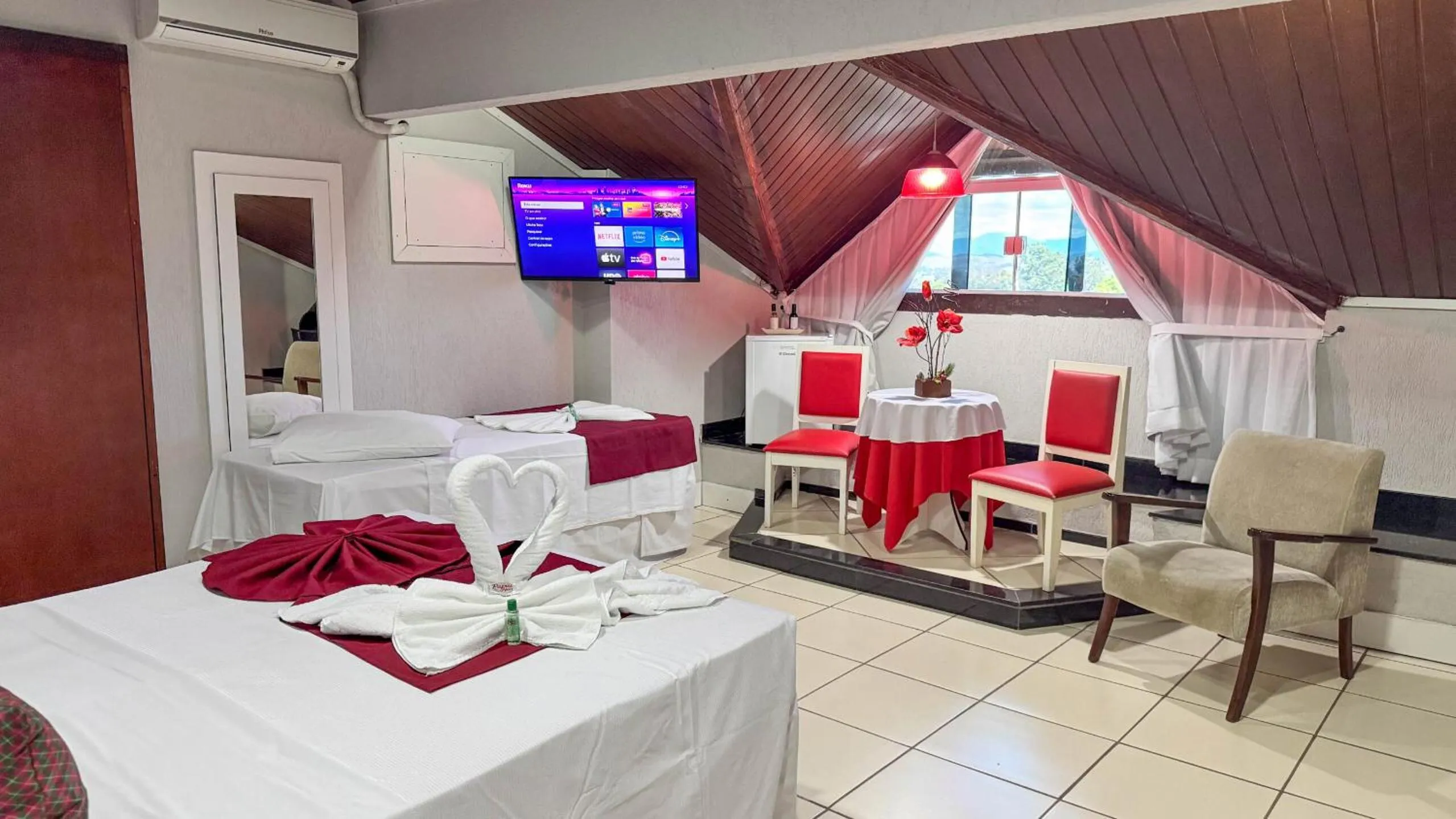 TV and multimedia, Bed in Hotel do Papai Noel