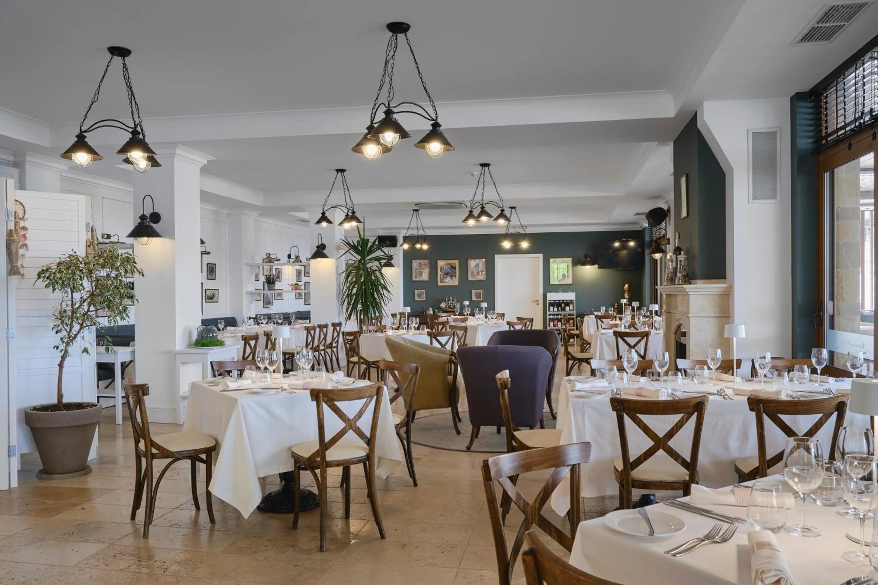 Restaurant/places to eat in Santa Marina Holiday Village