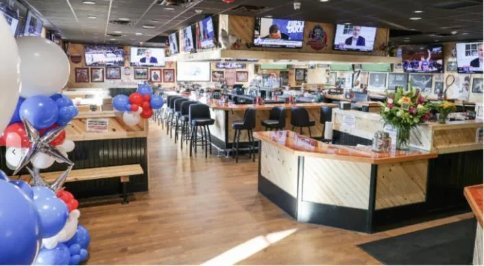 Restaurant/places to eat in Red Roof Inn & Suites Marysville