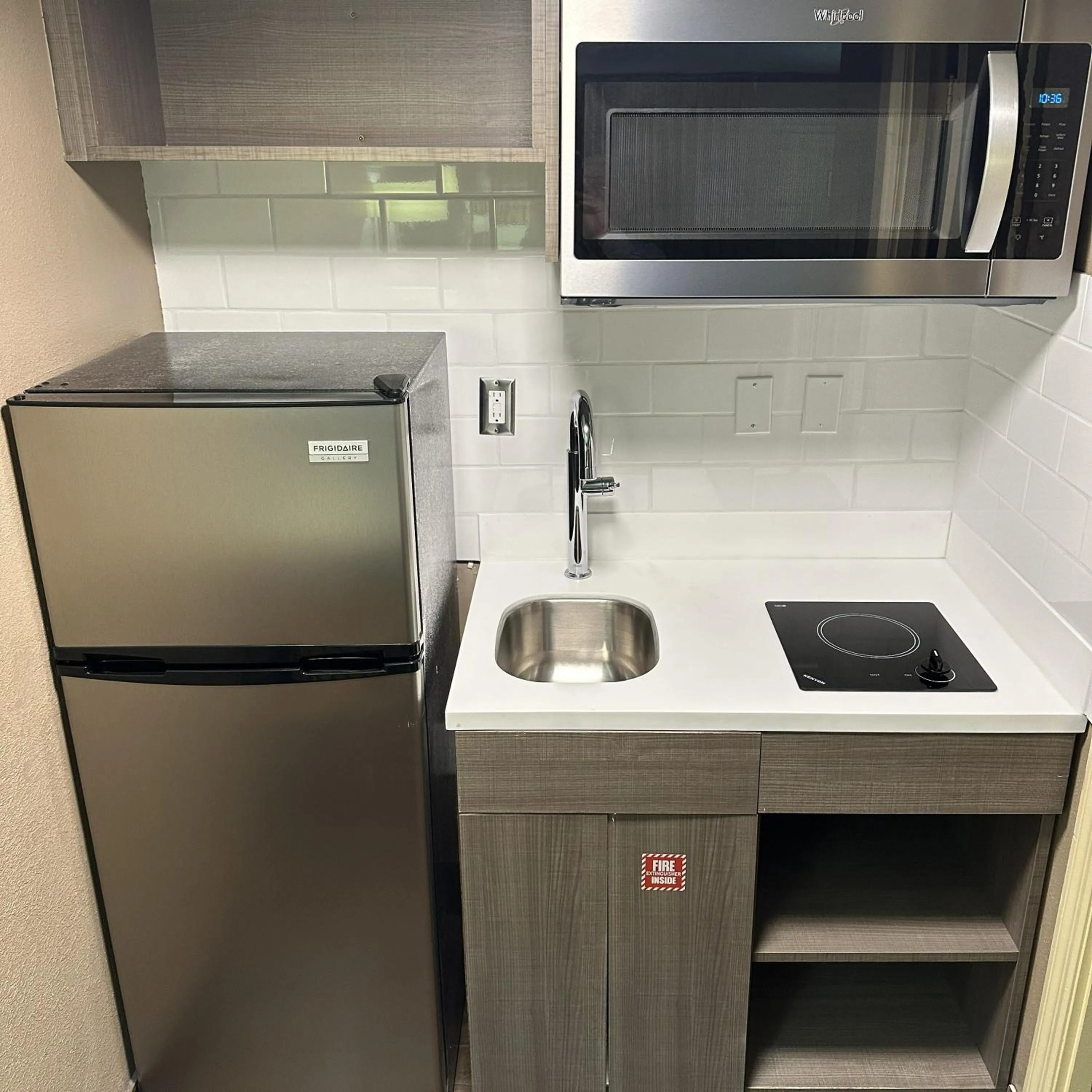 Photo of the whole room in Red Roof Inn & Suites Marysville