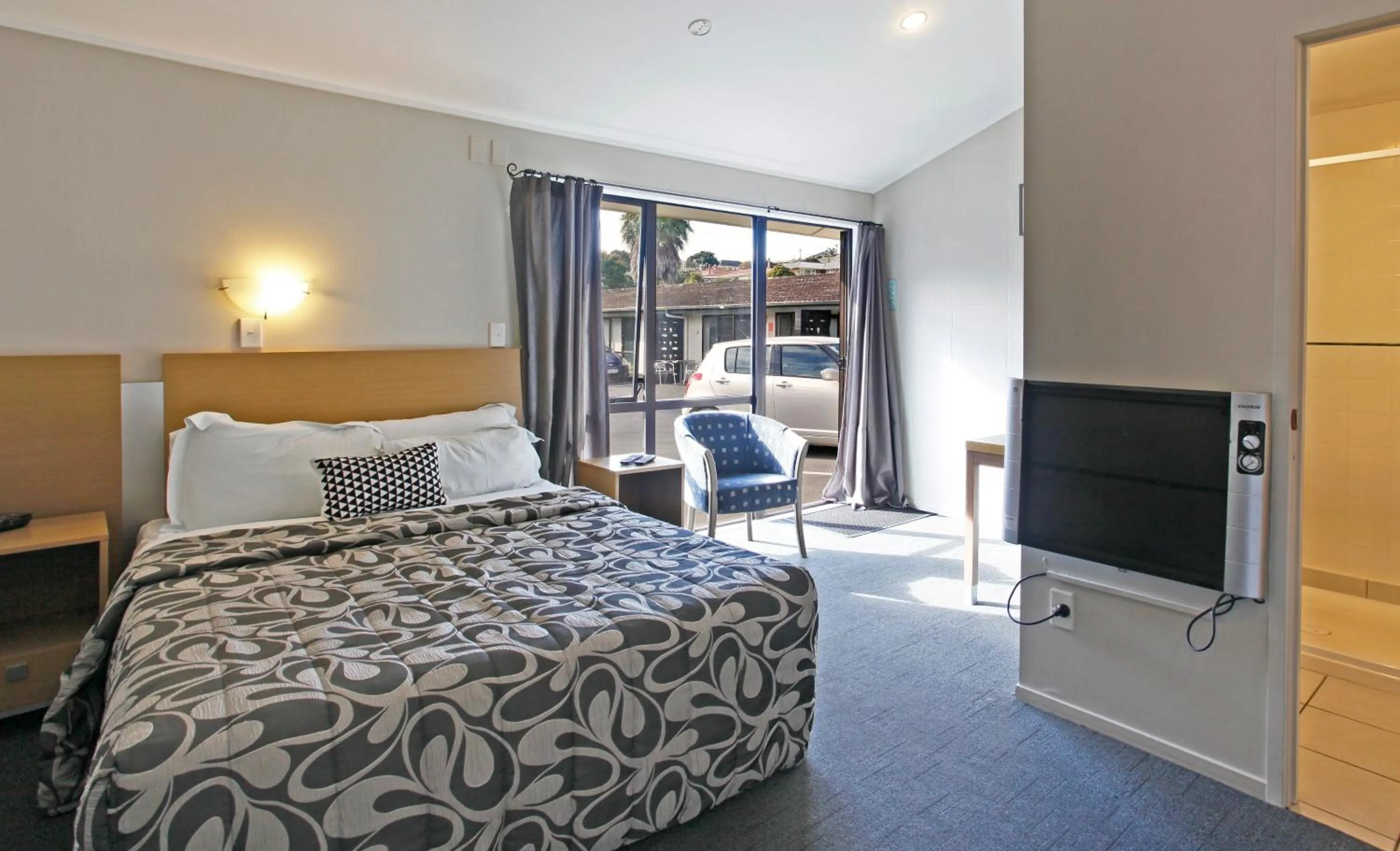 Bedroom, Bed in Walton Park Motor Lodge