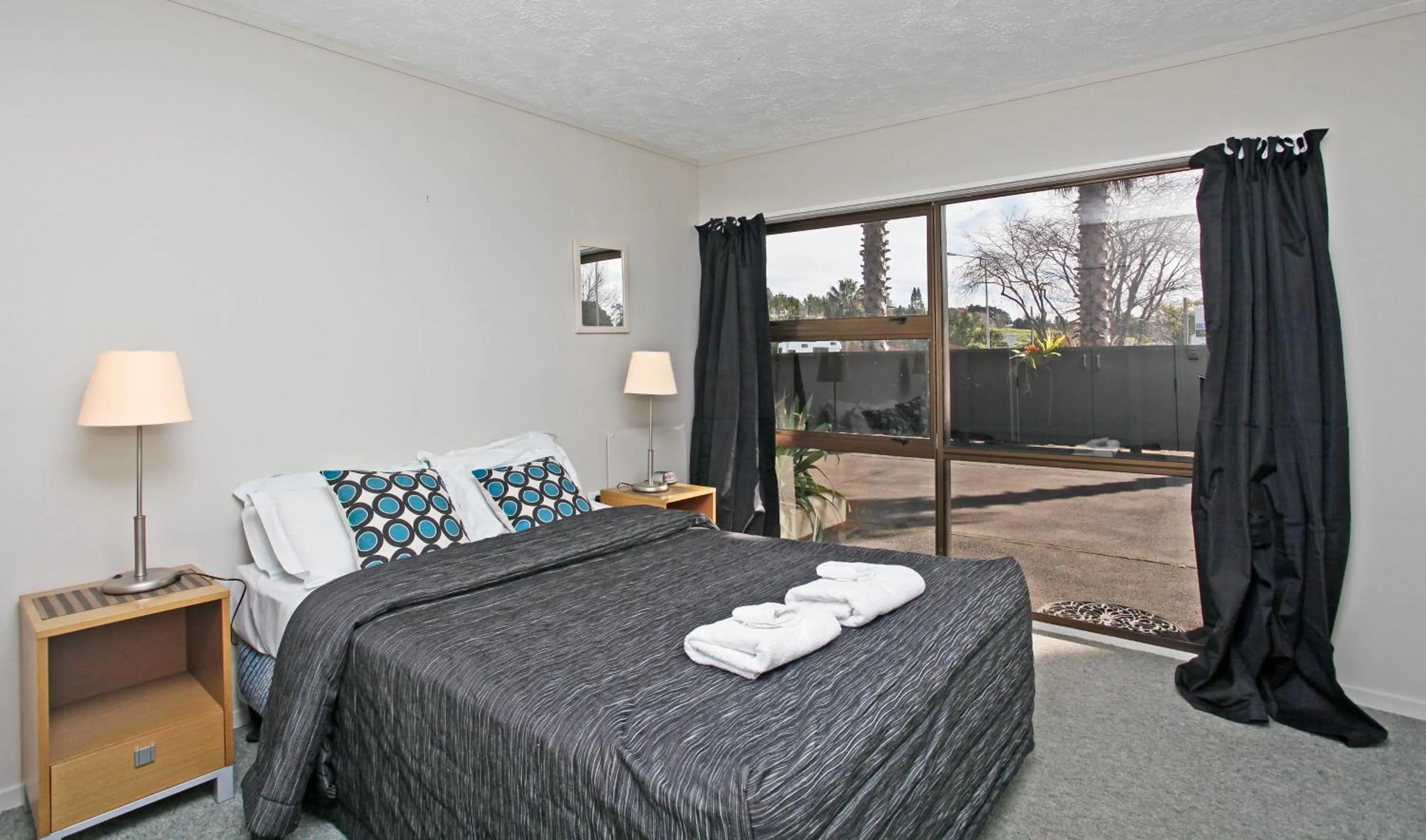 Bedroom, Bed in Walton Park Motor Lodge
