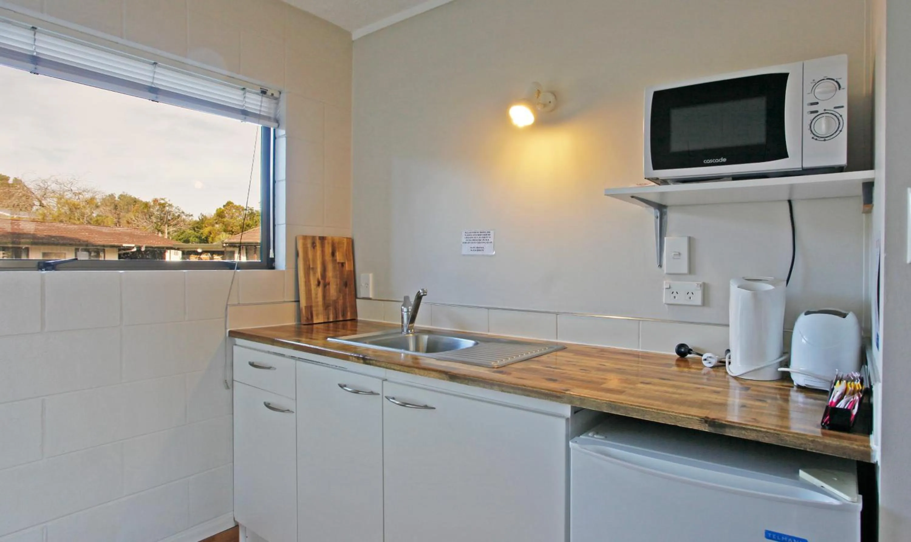 Kitchen or kitchenette in Walton Park Motor Lodge