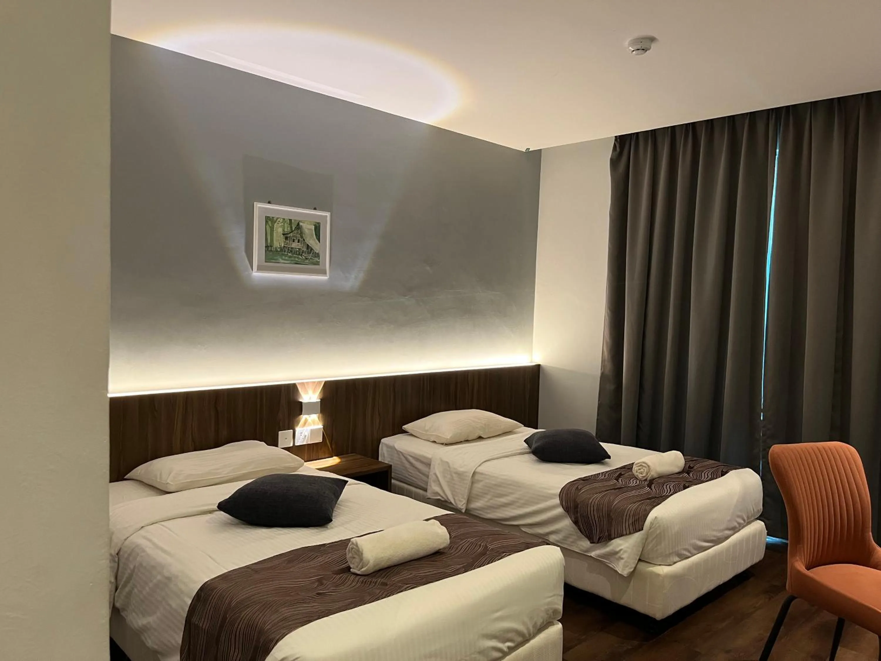 Bedroom, Bed in White Lodge