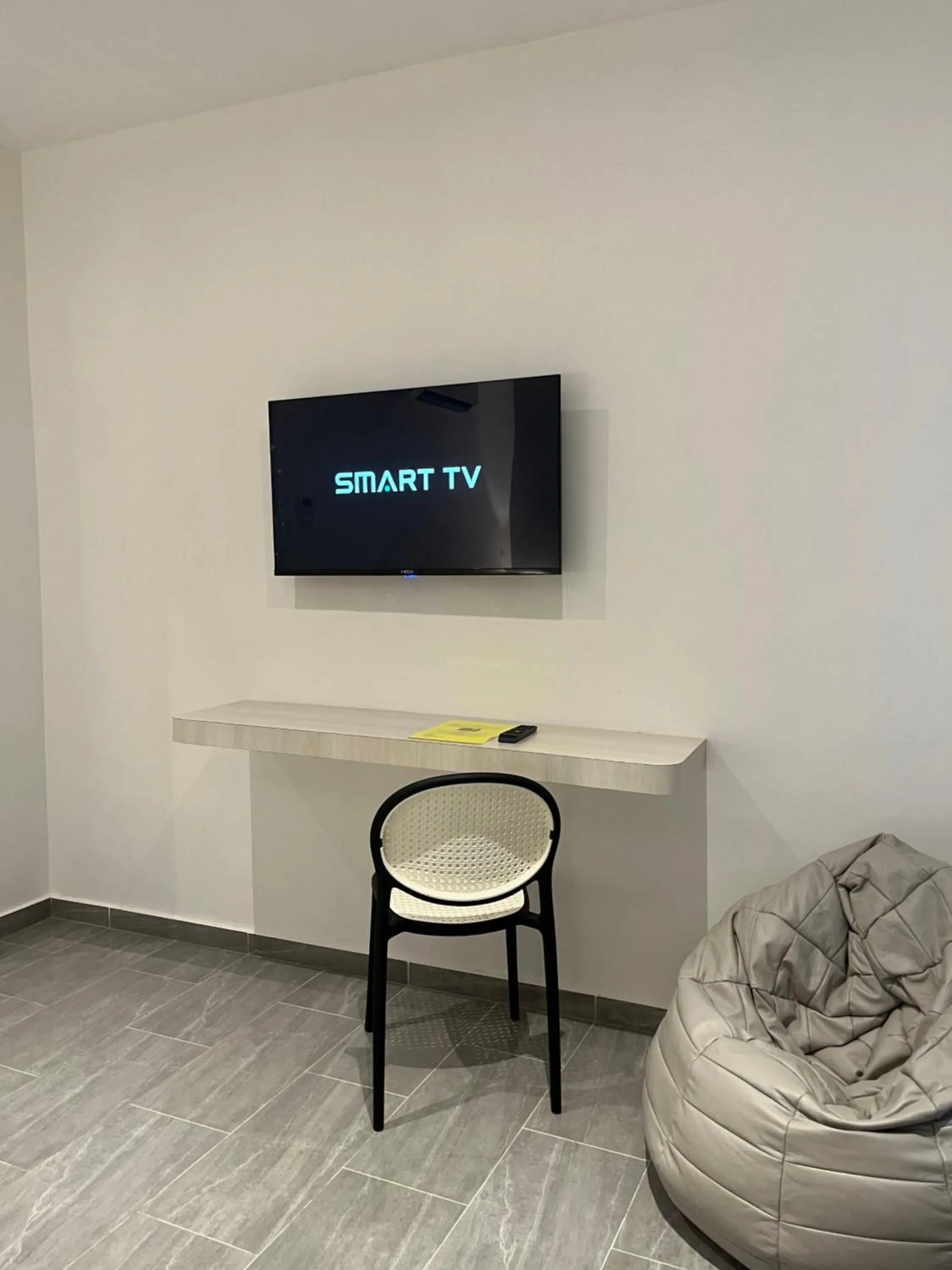 Communal lounge/ TV room in White Lodge