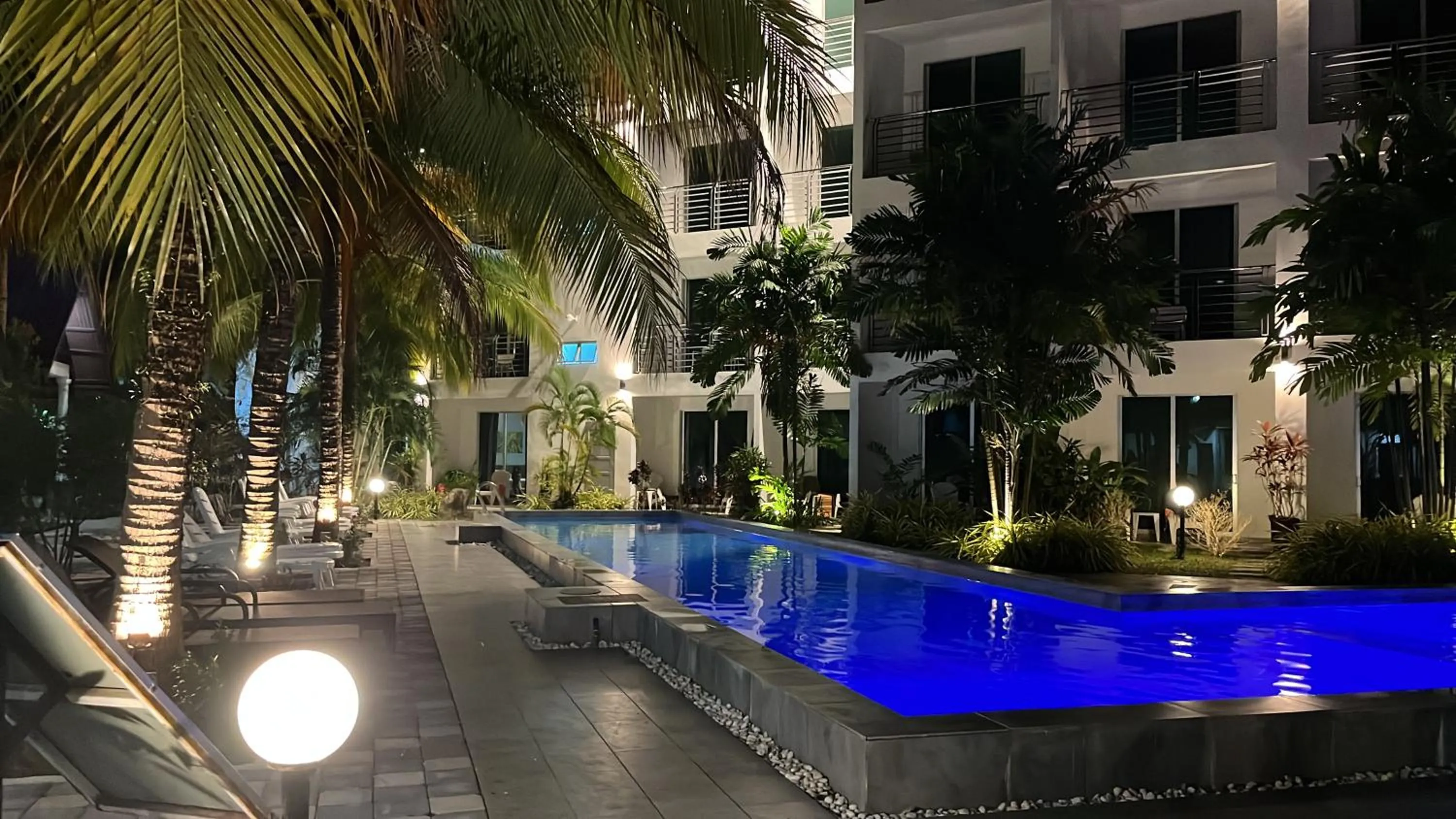 Swimming pool in White Lodge