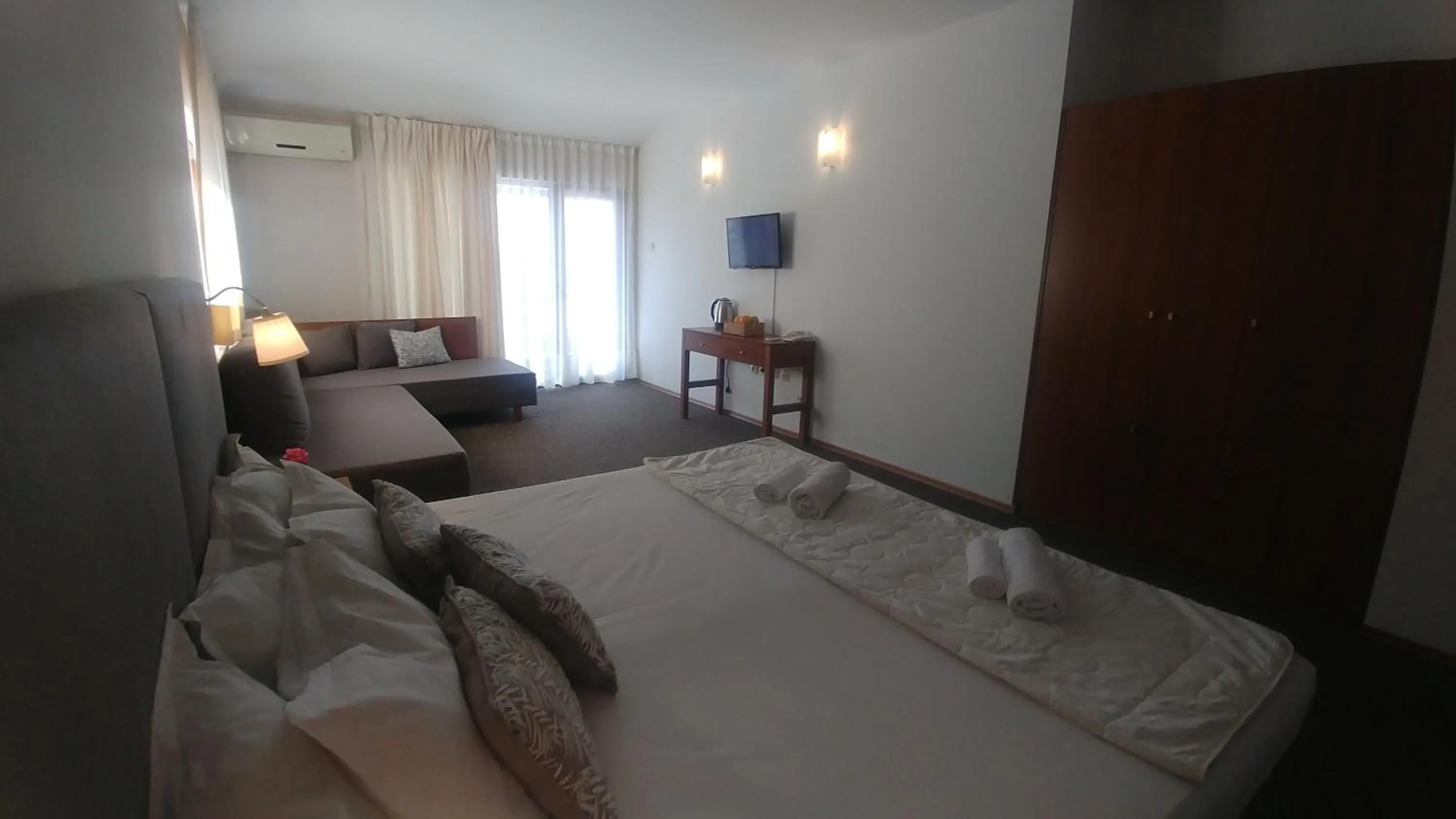 Photo of the whole room, Bed in Family Hotel Muses