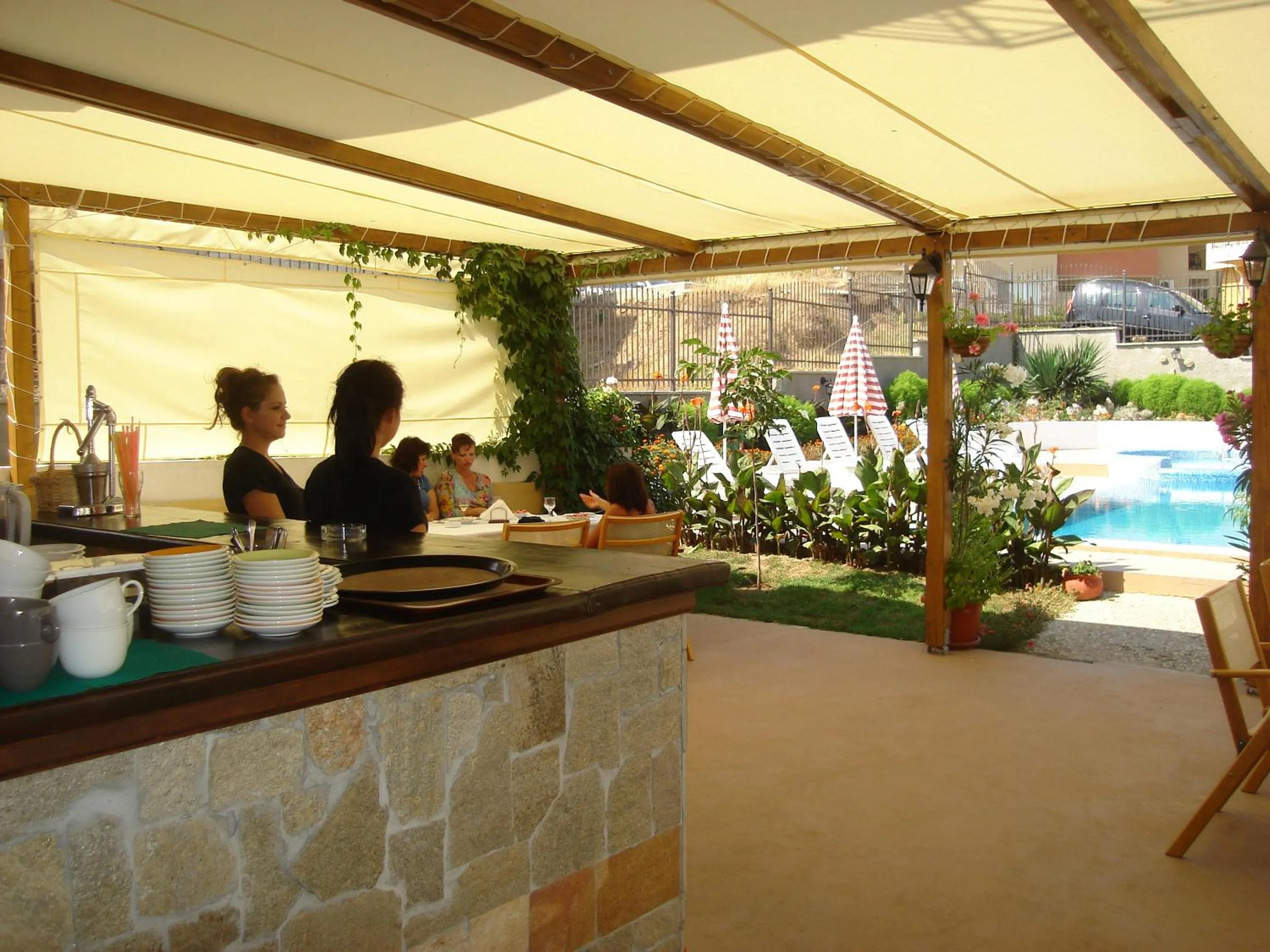 Restaurant/places to eat in Family Hotel Muses