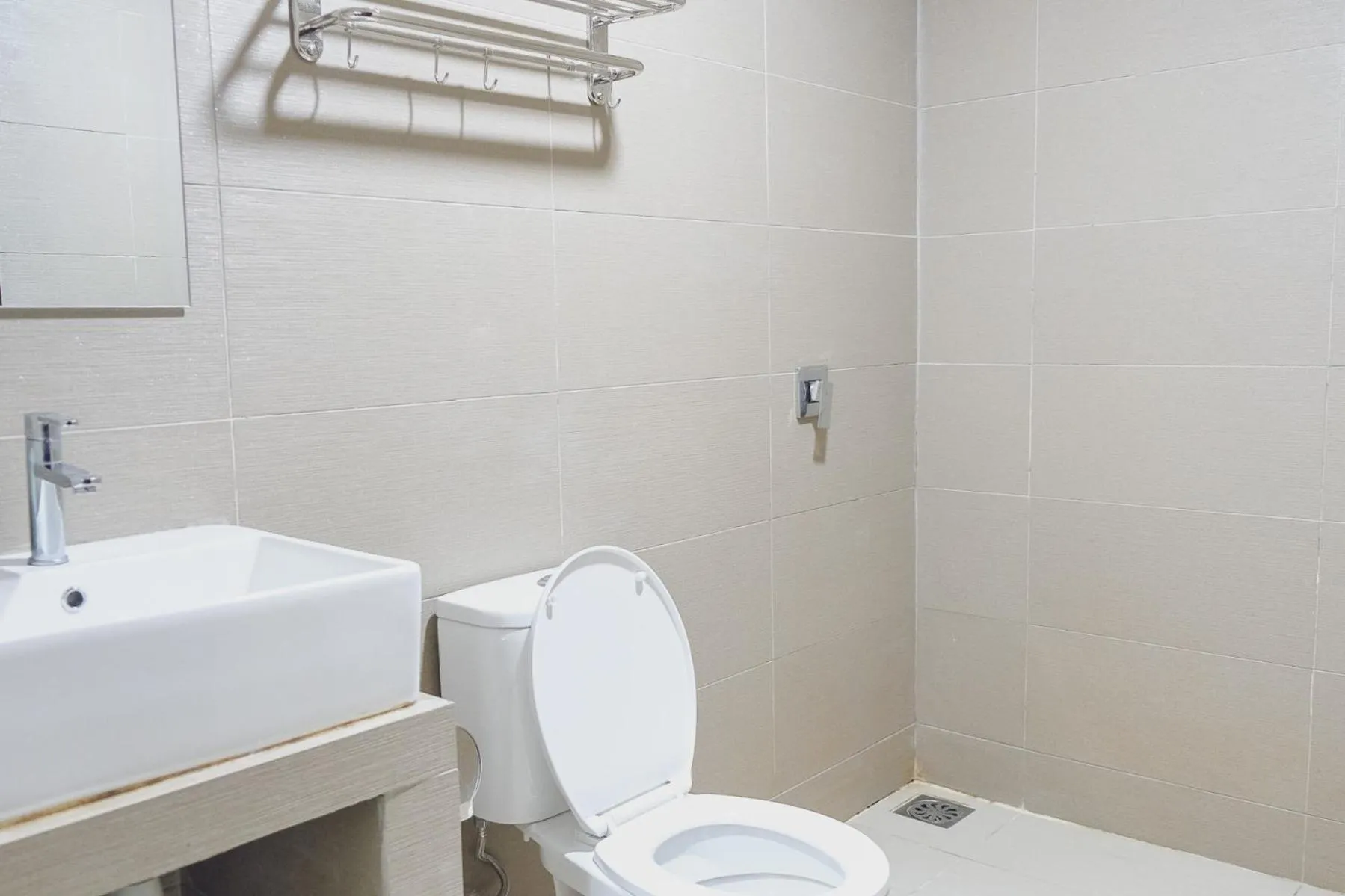 Shower in Landcons Hotel & Resort