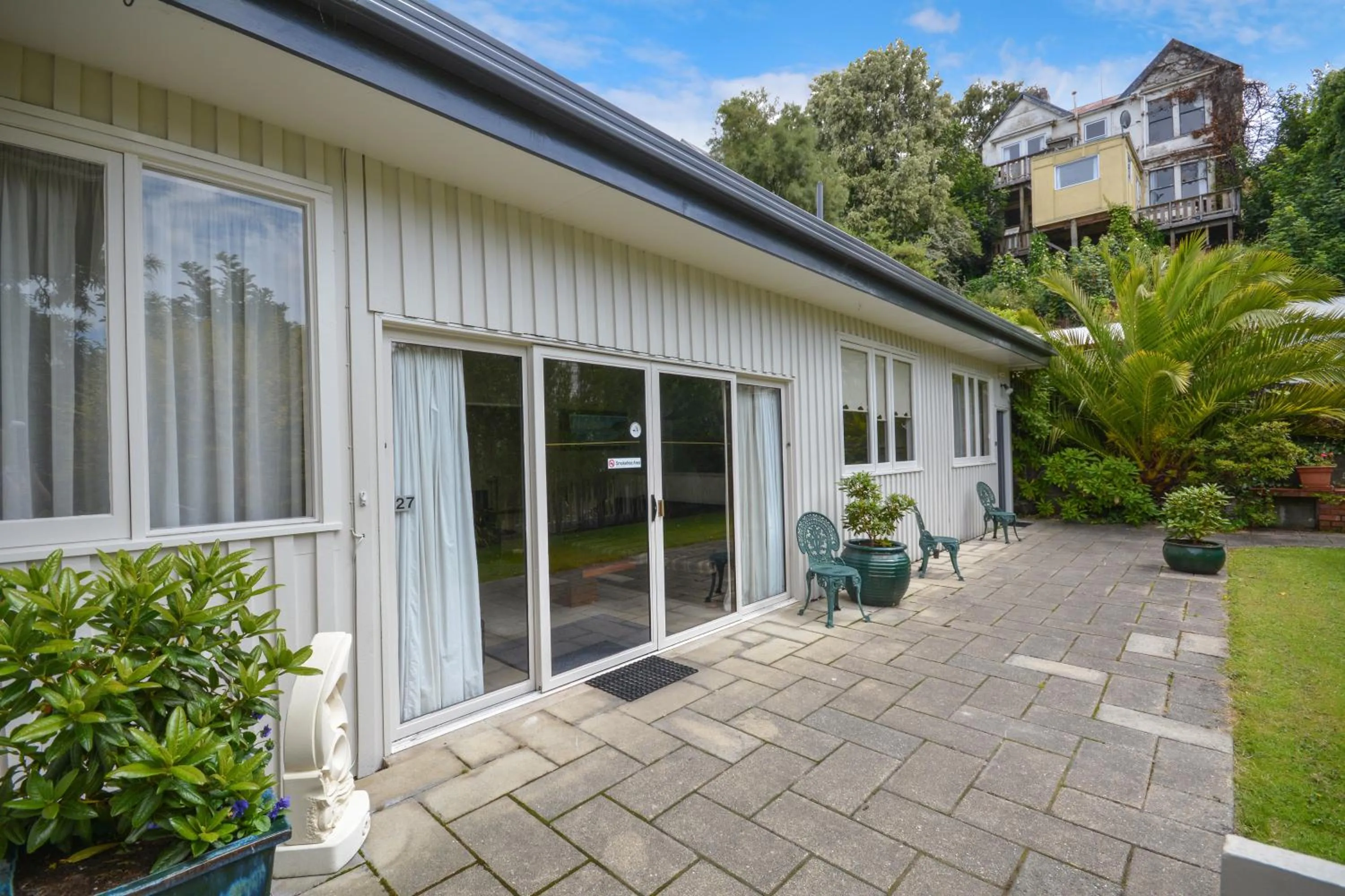 Facade/entrance in George Street Motel Apartments