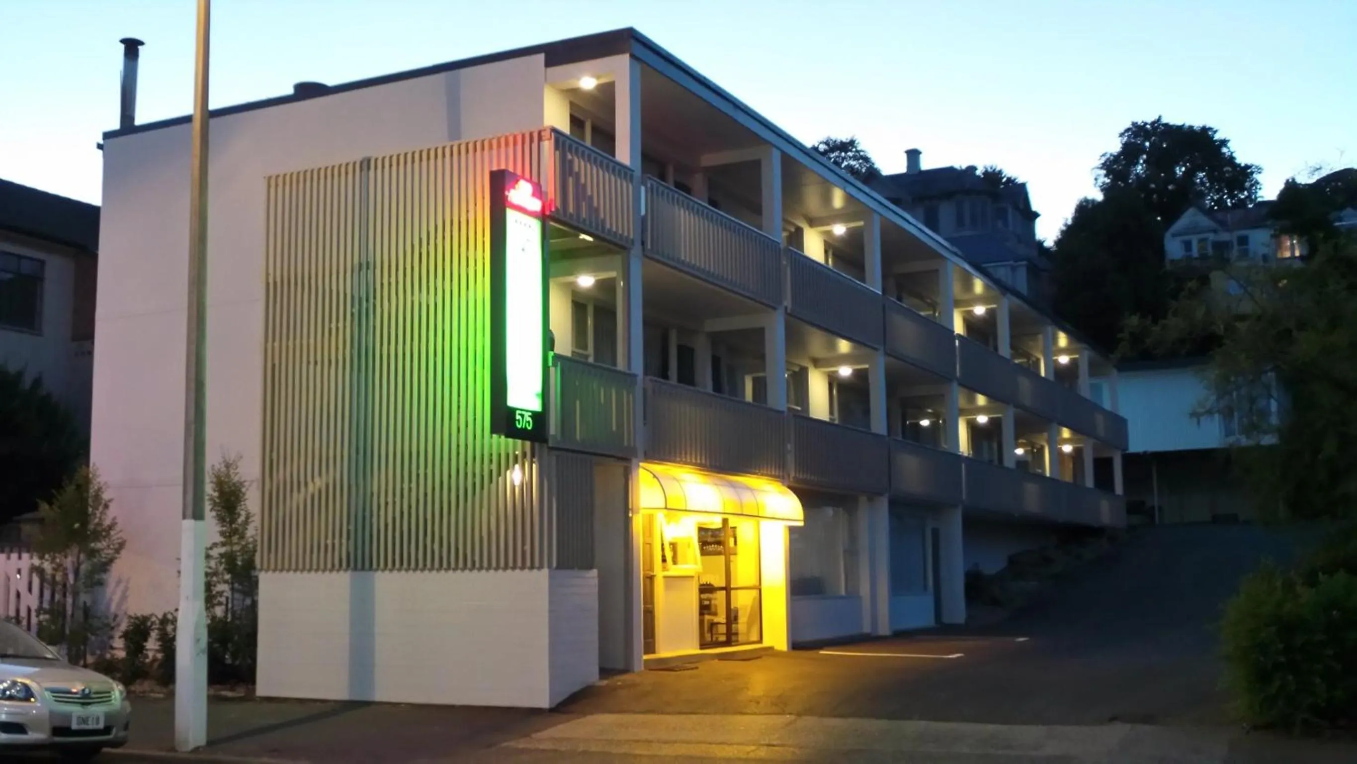 Facade/entrance in George Street Motel Apartments