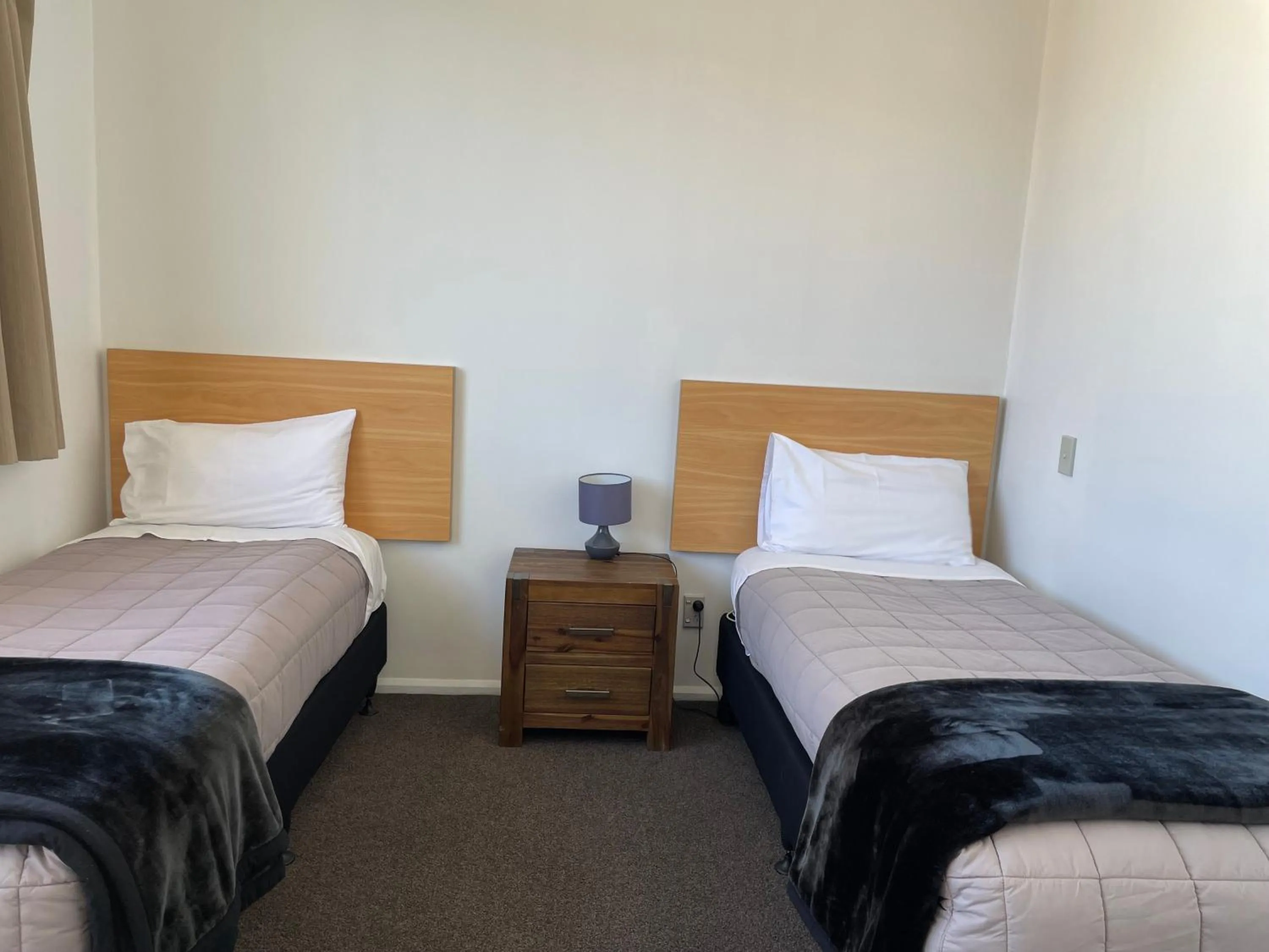 Bedroom, Bed in George Street Motel Apartments