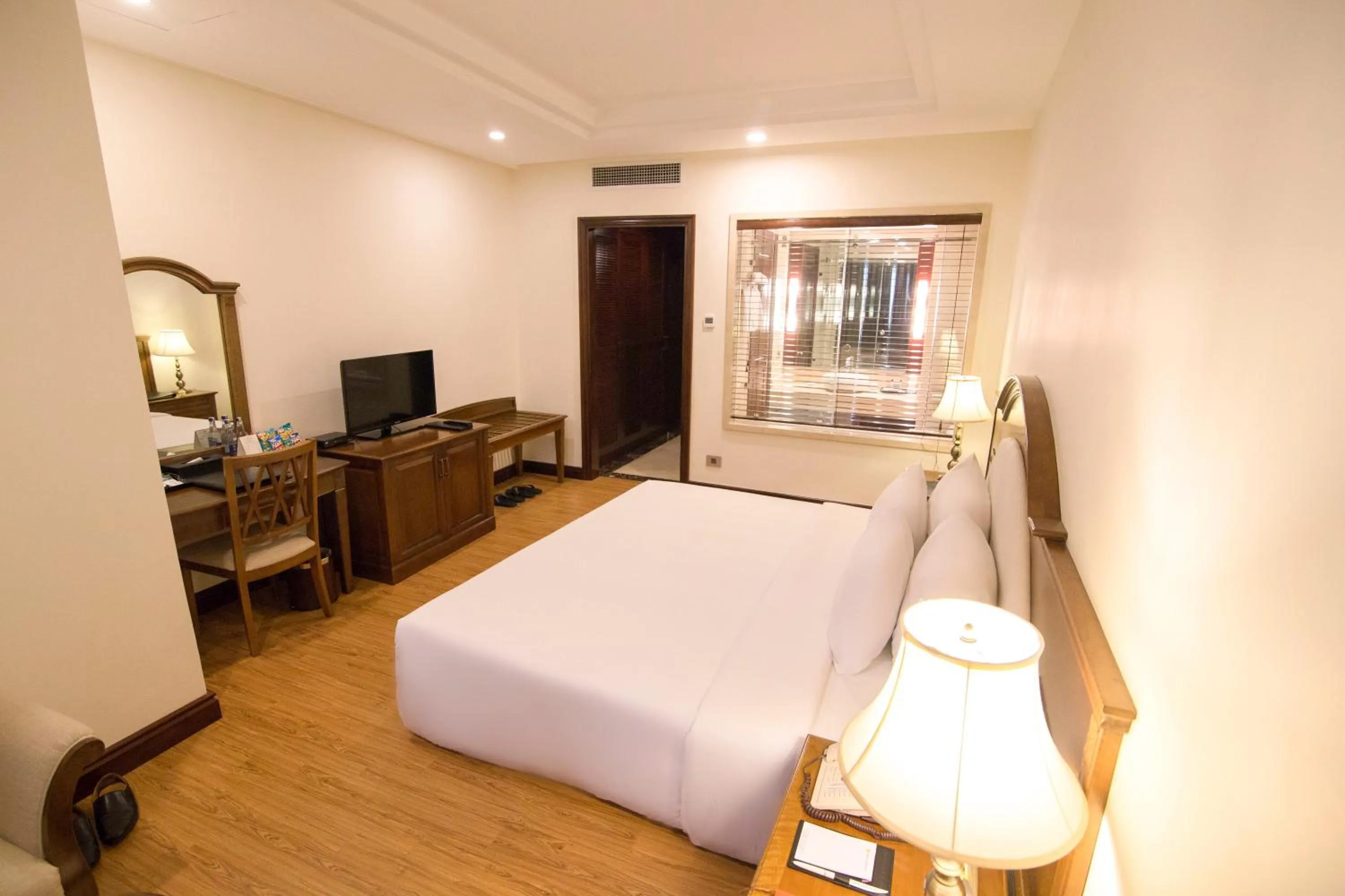 Bedroom, Bed in Sai Gon Ha Long Hotel