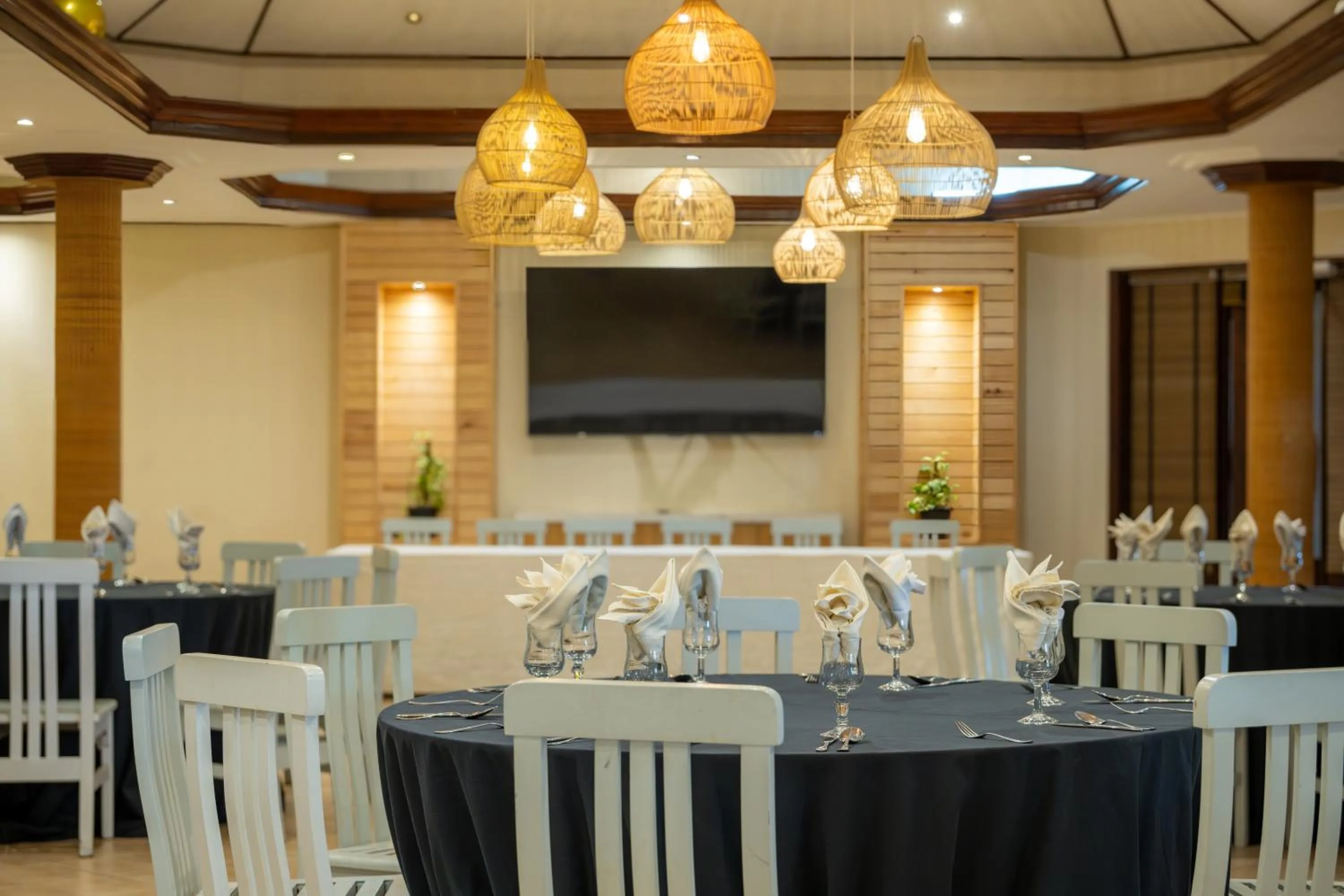 Restaurant/places to eat in Aanari Hotel & Spa- Mauritius