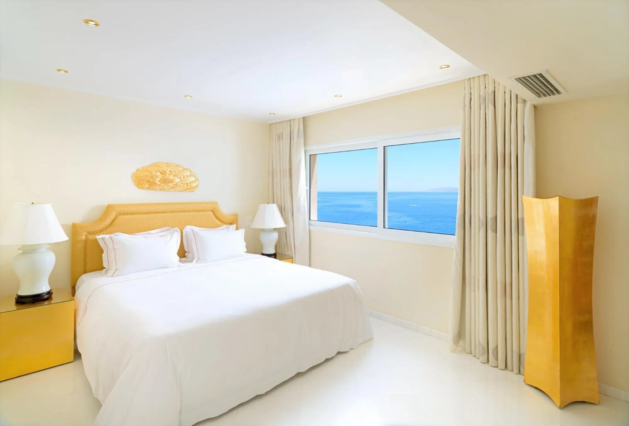 Photo of the whole room, Bed in Out Of The Blue Resort & Spa