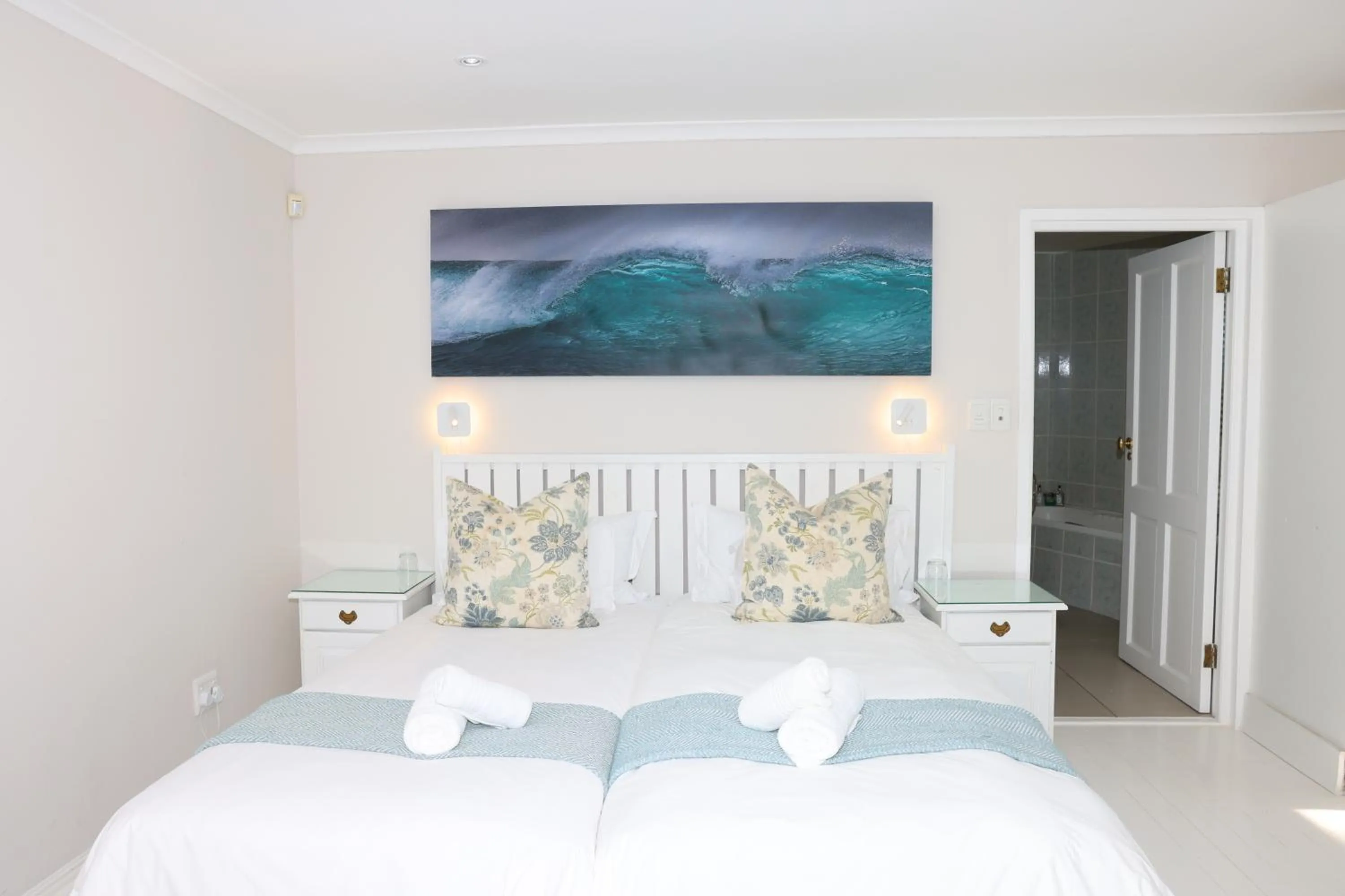 Bedroom, Bed in Brenton Beach House