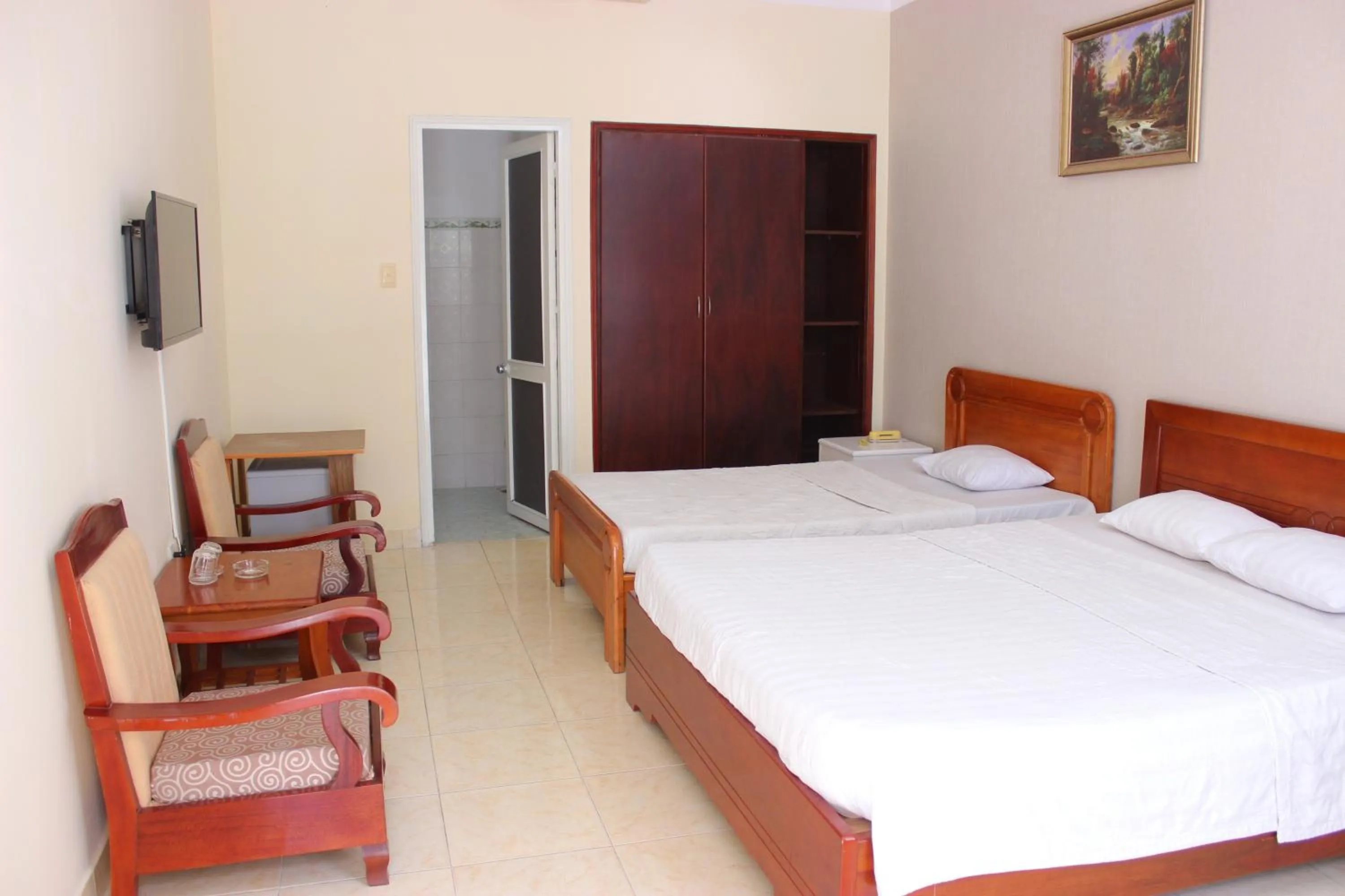 Seating area, Bed in Lam Son Hotel