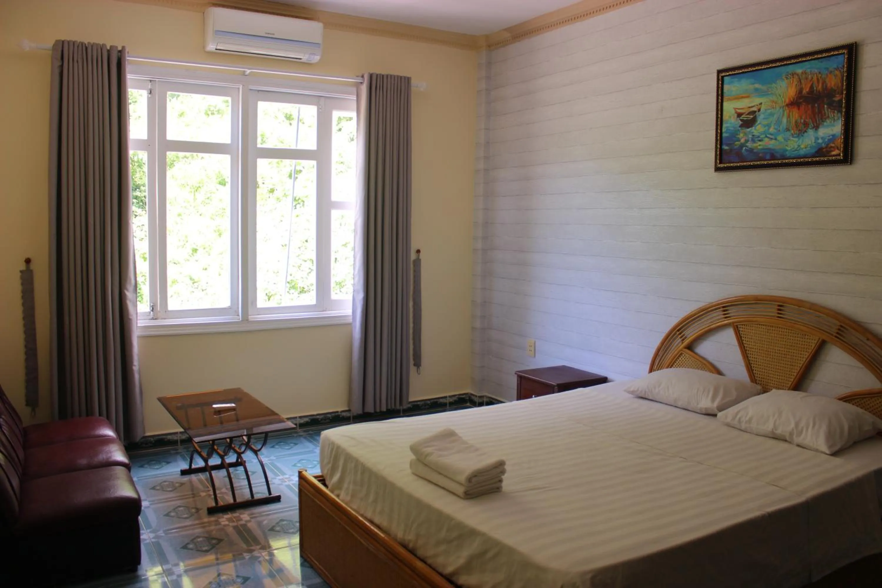 Bedroom, Bed in Lam Son Hotel