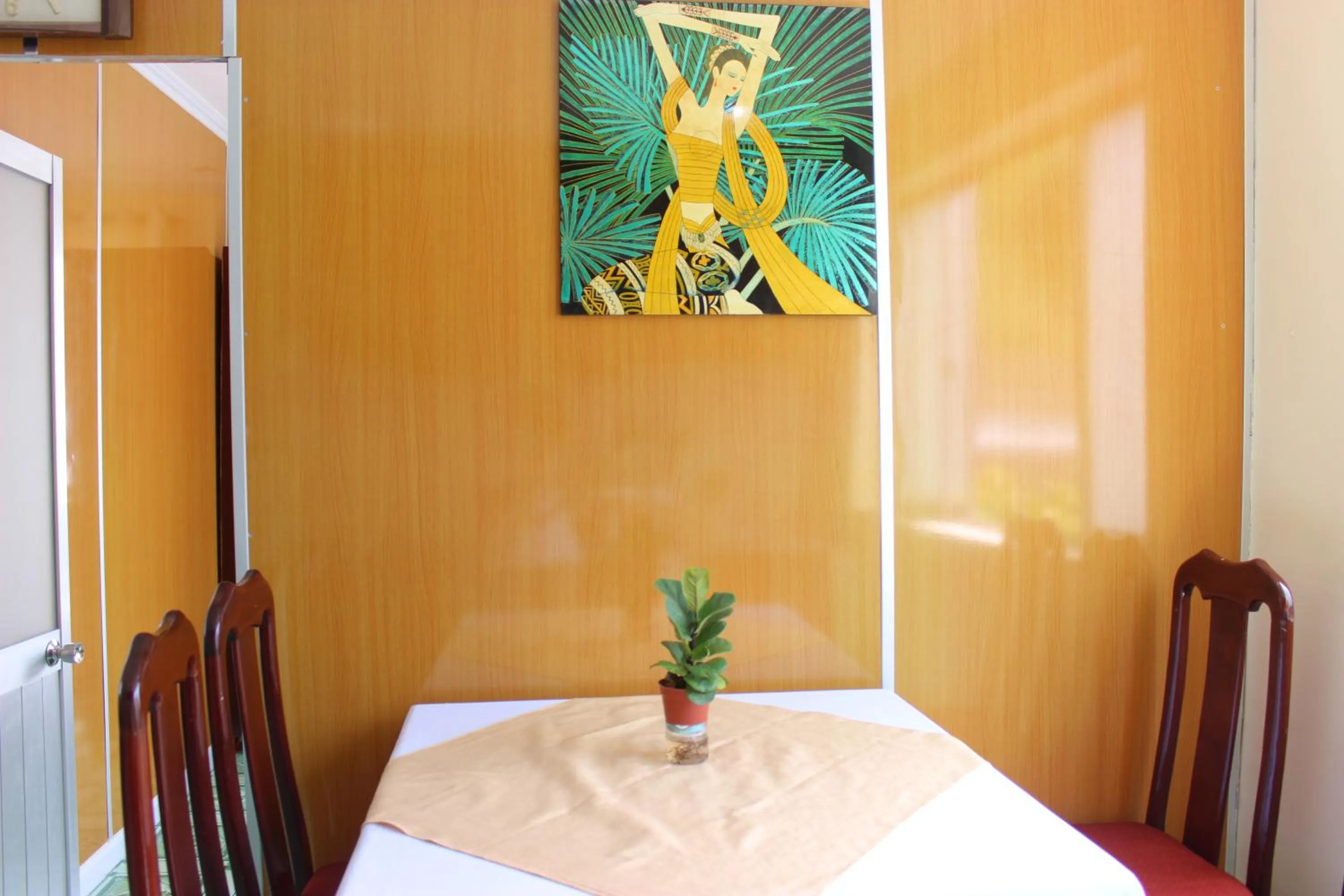 Dining area in Lam Son Hotel