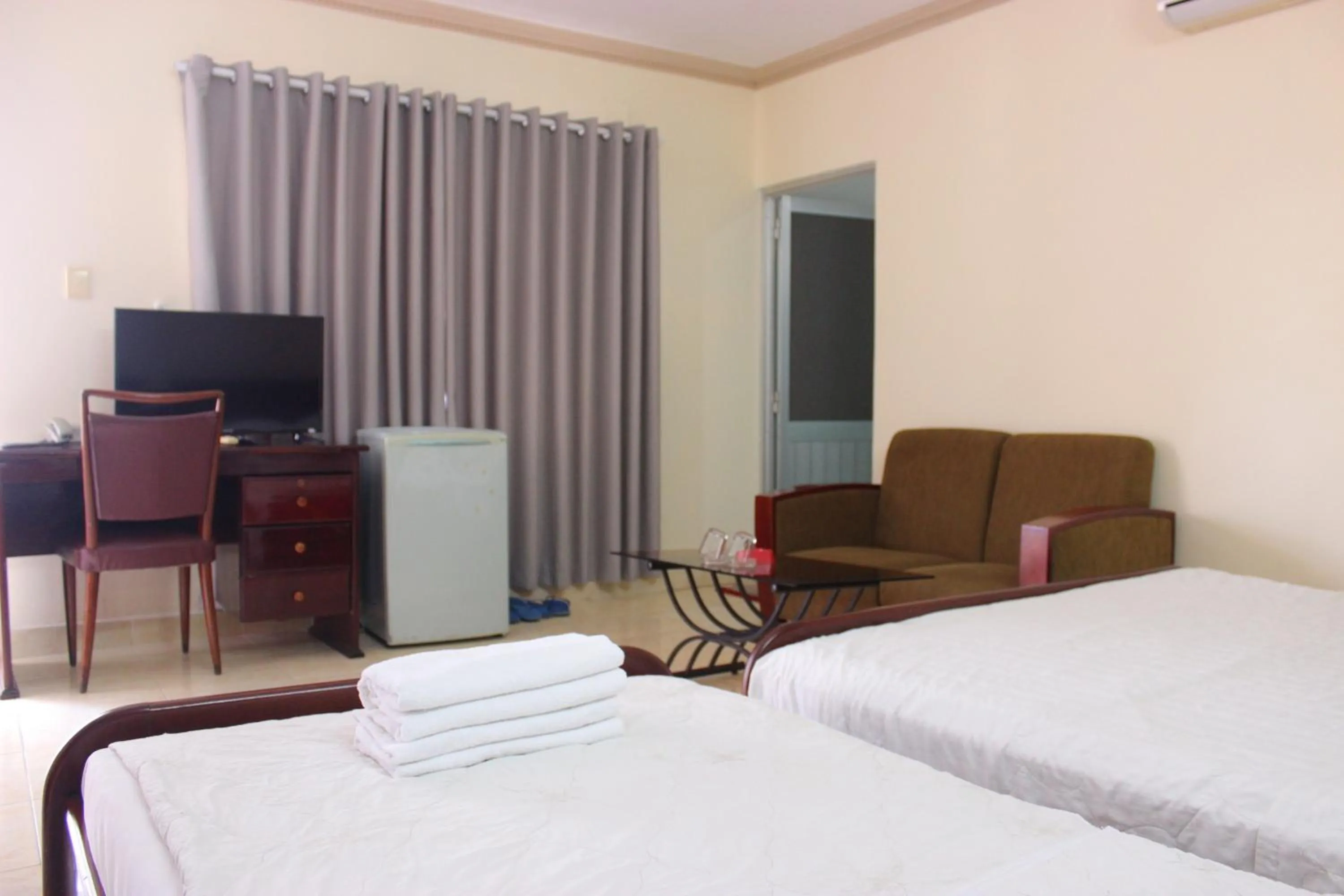 Bedroom, Bed in Lam Son Hotel