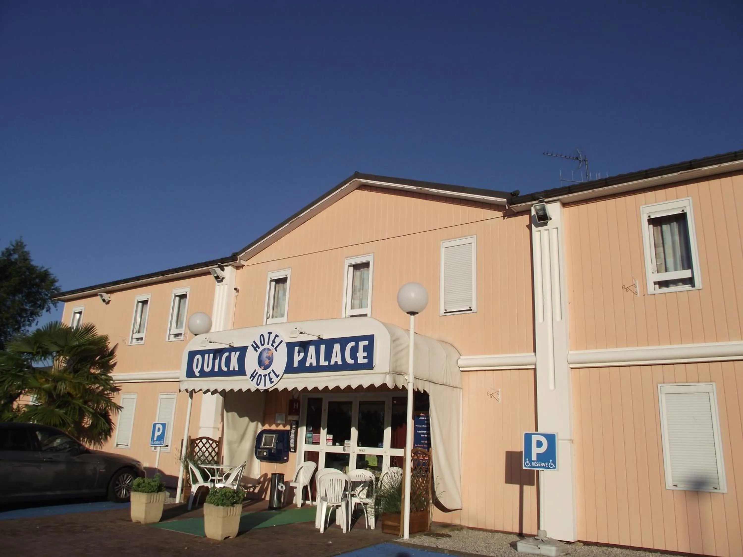 Property building in Quick Palace Le Mans