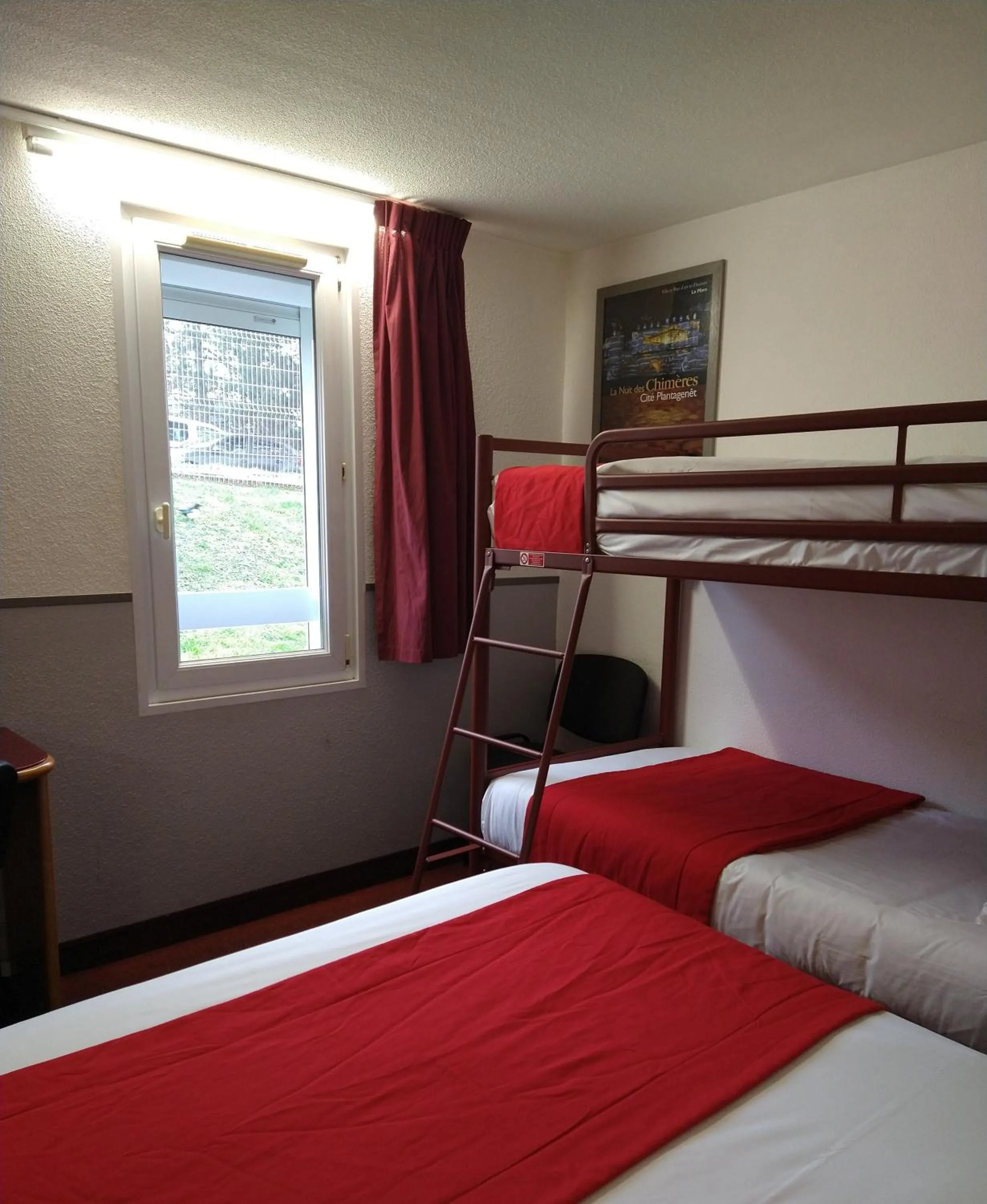 Photo of the whole room, Bed in Quick Palace Le Mans