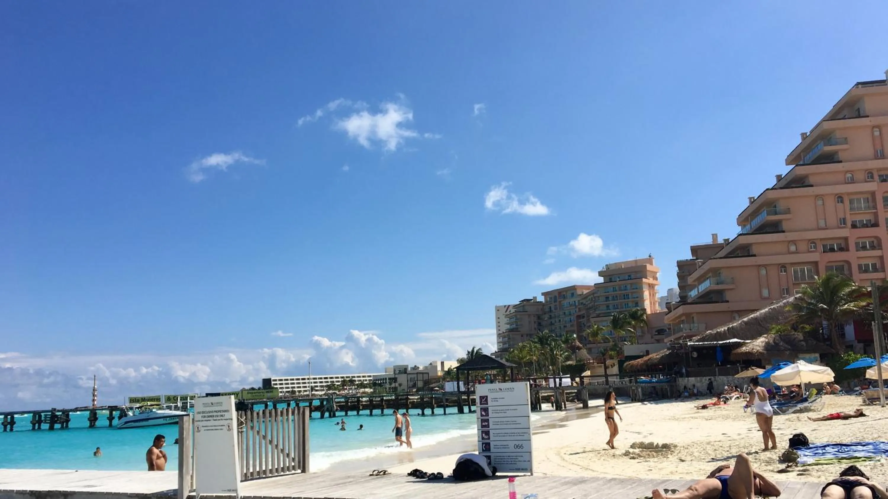 Beach in Cancún Suites Apartments - Hotel Zone