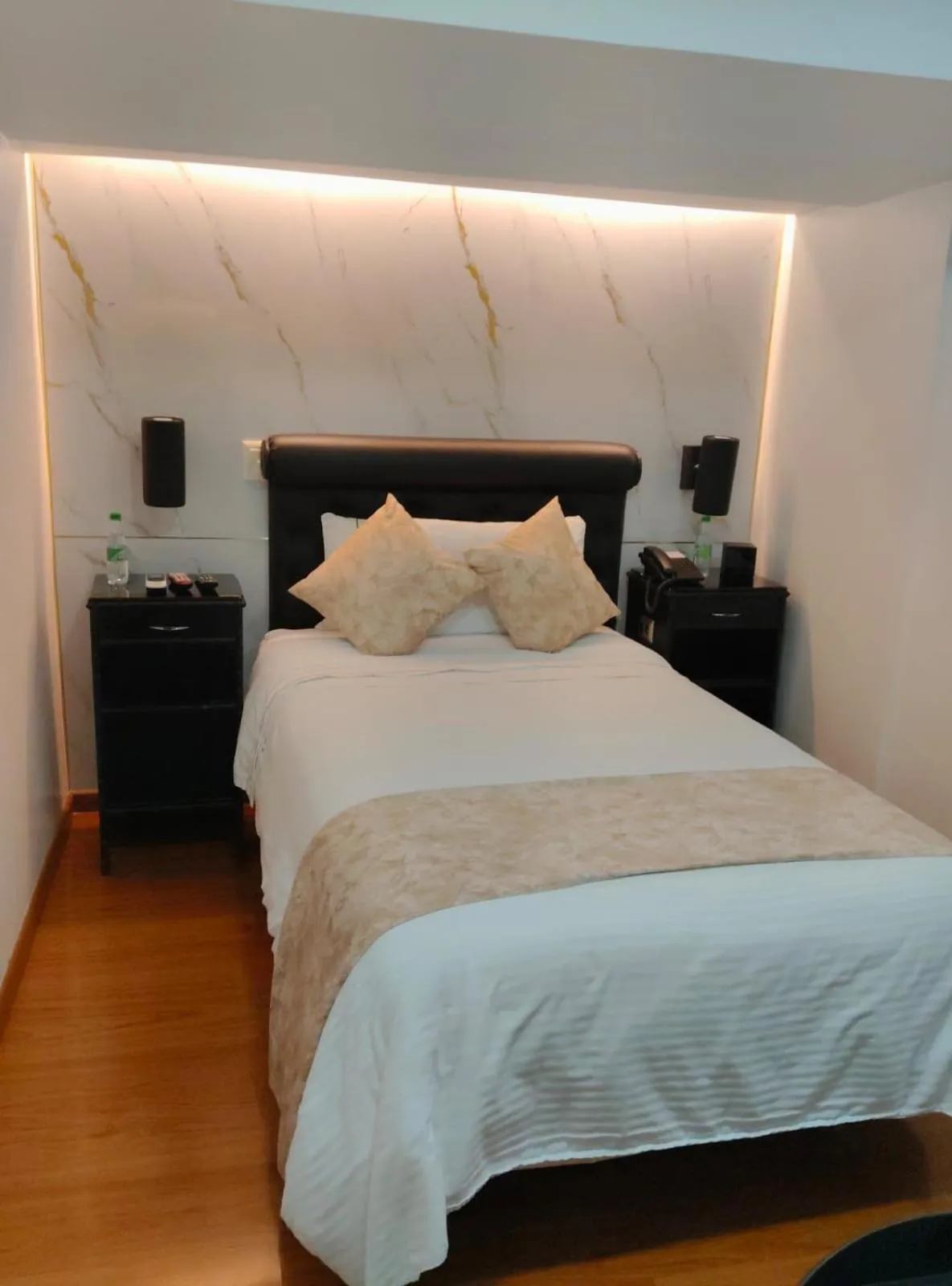 Property building, Bed in Hotel Veler