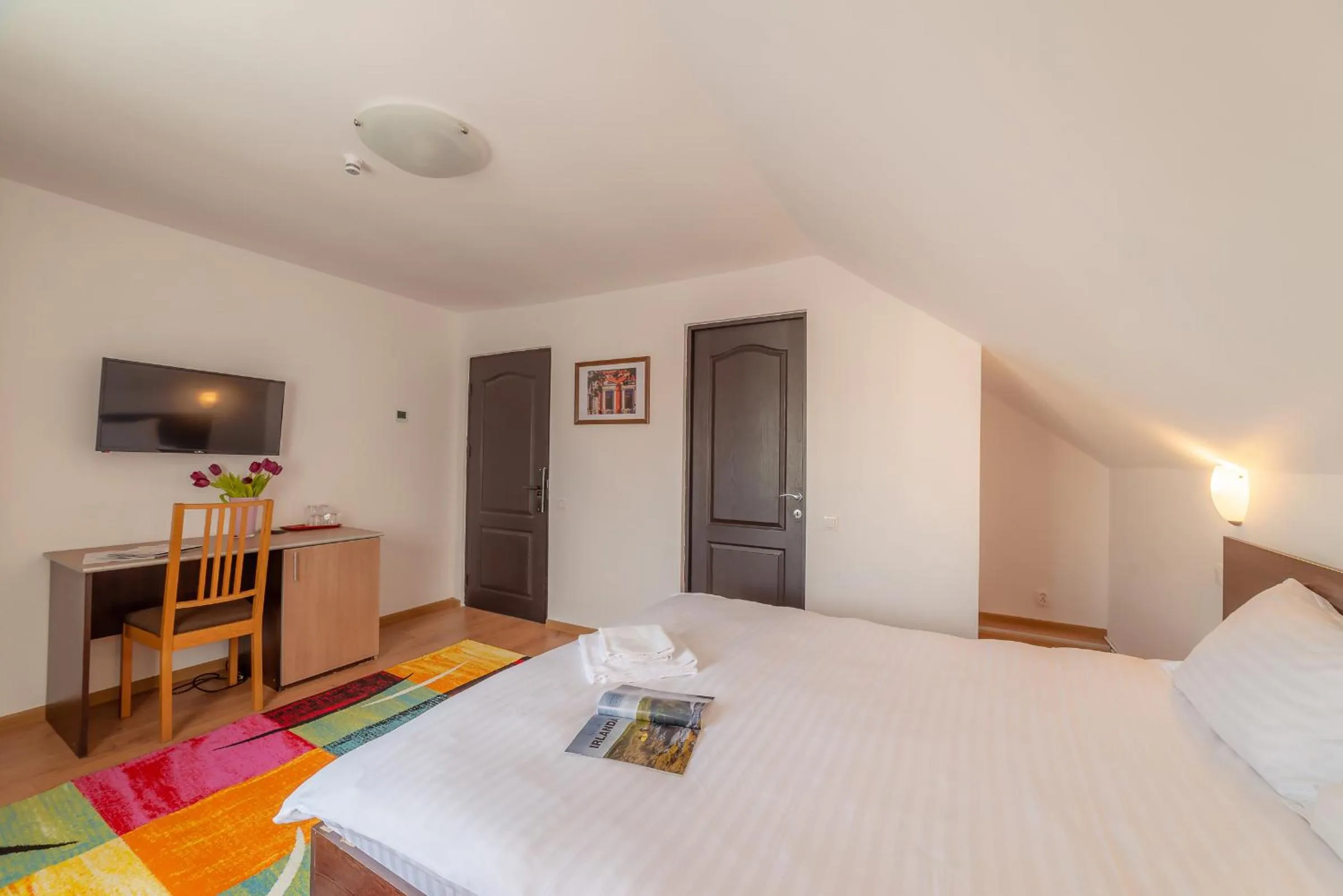 Photo of the whole room, Bed in Pension Cluj