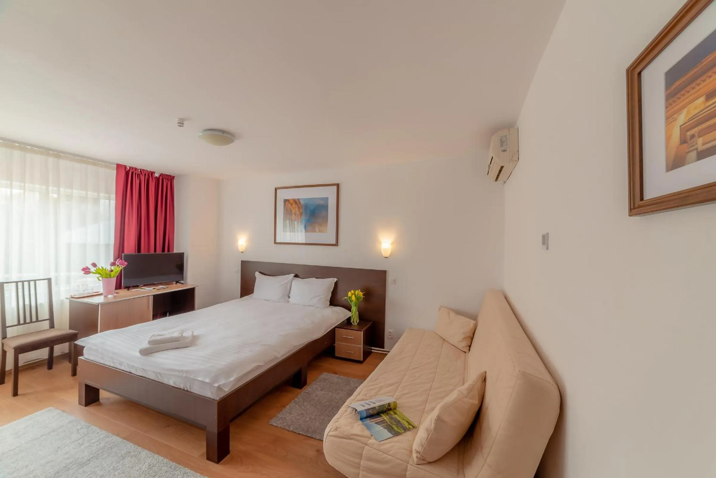 Photo of the whole room, Bed in Pension Cluj