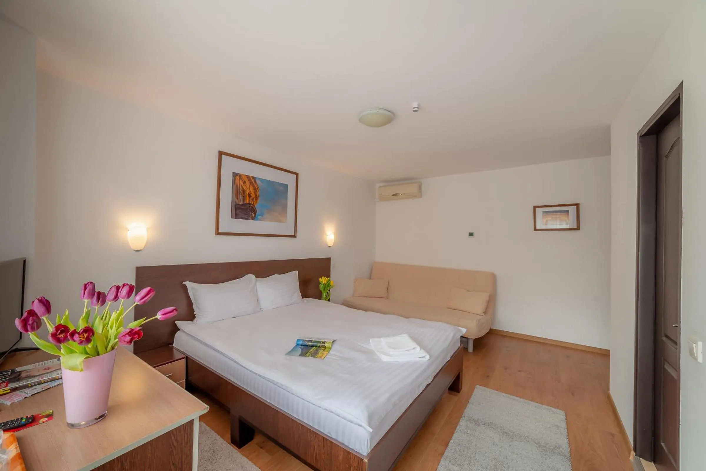 Photo of the whole room, Bed in Pension Cluj