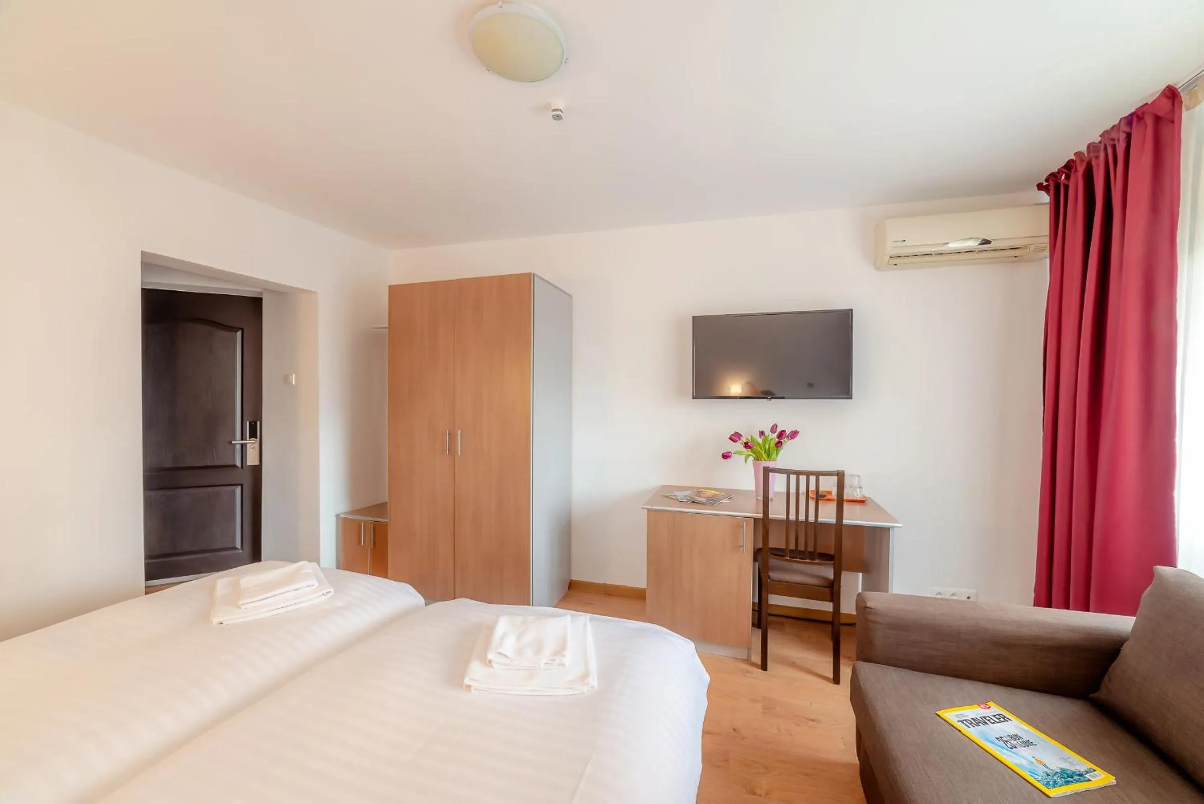 Photo of the whole room, Bed in Pension Cluj