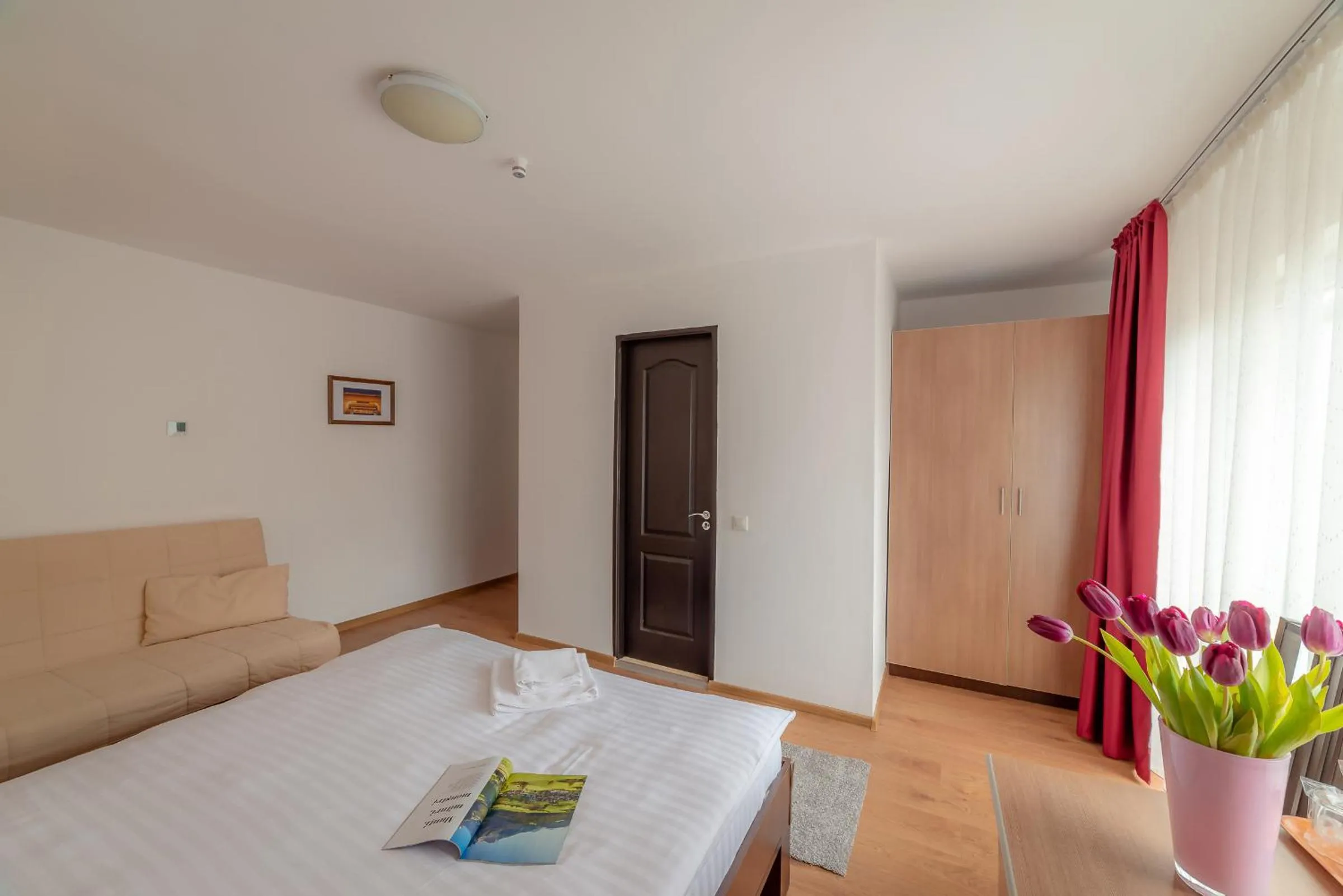 Photo of the whole room, Bed in Pension Cluj