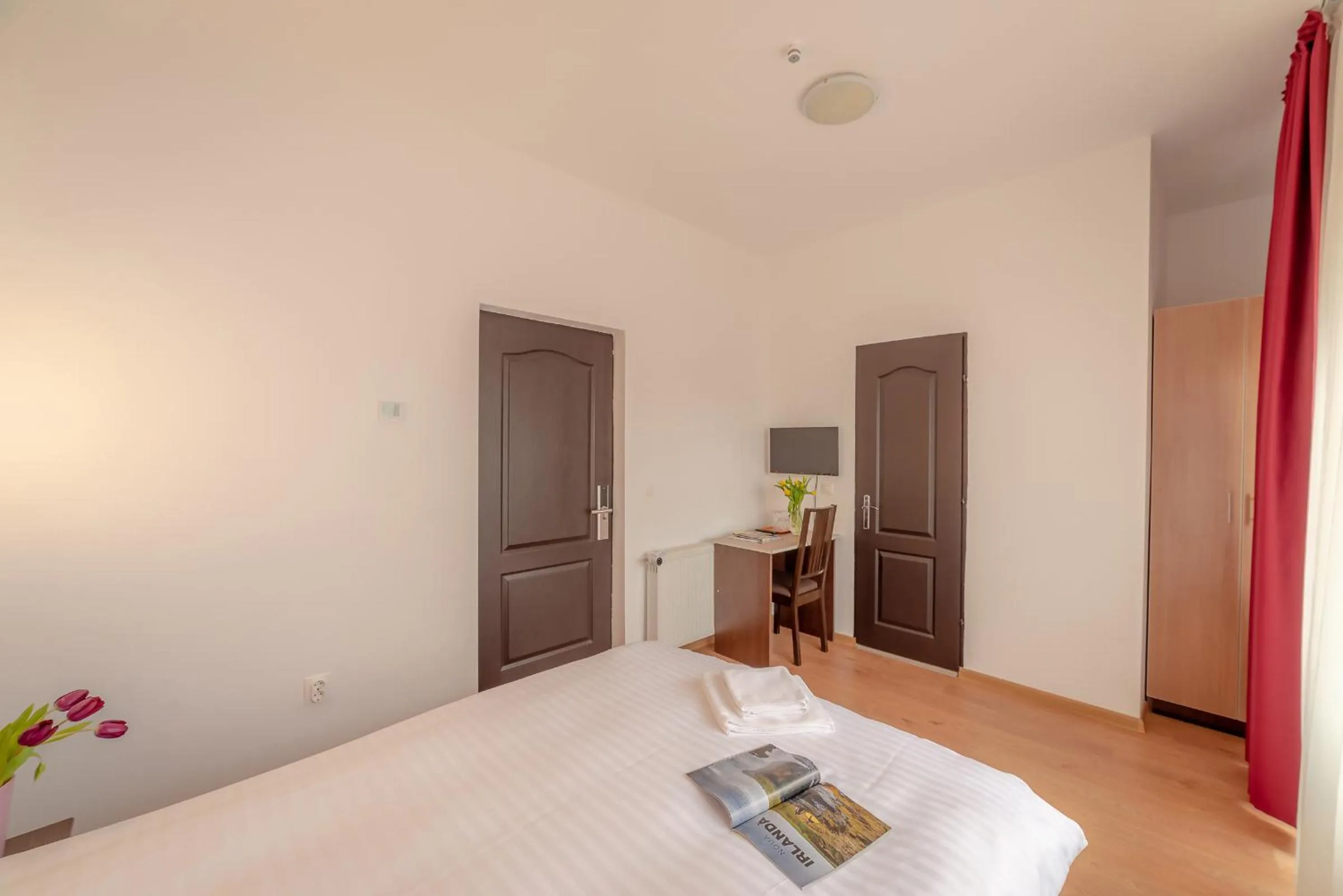 Photo of the whole room, Bed in Pension Cluj